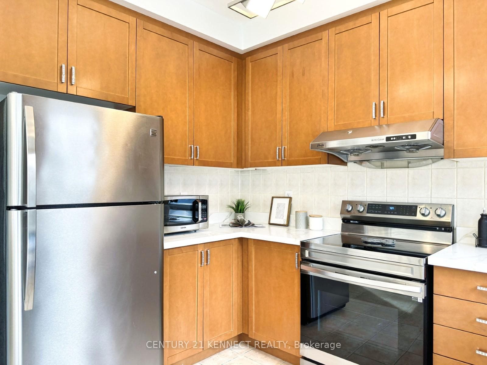 11 Magnotta Road photo 11