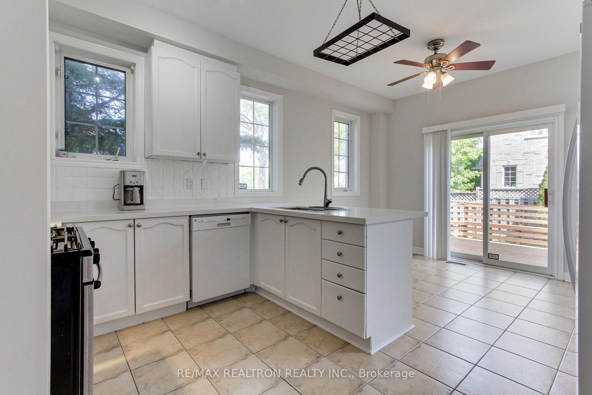 119 Watkins Glen Crescent photo 11