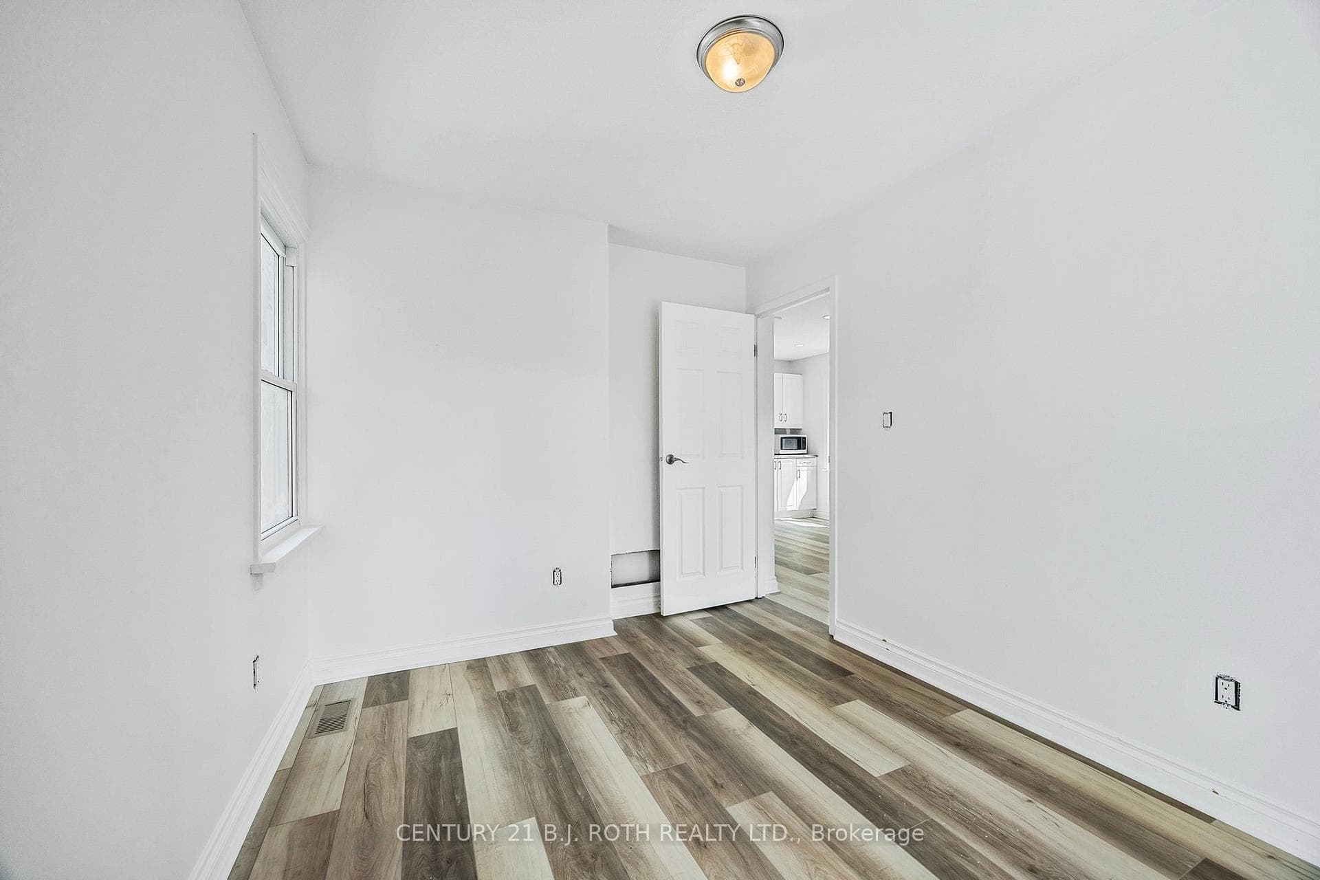 118 Wellington Street photo 12