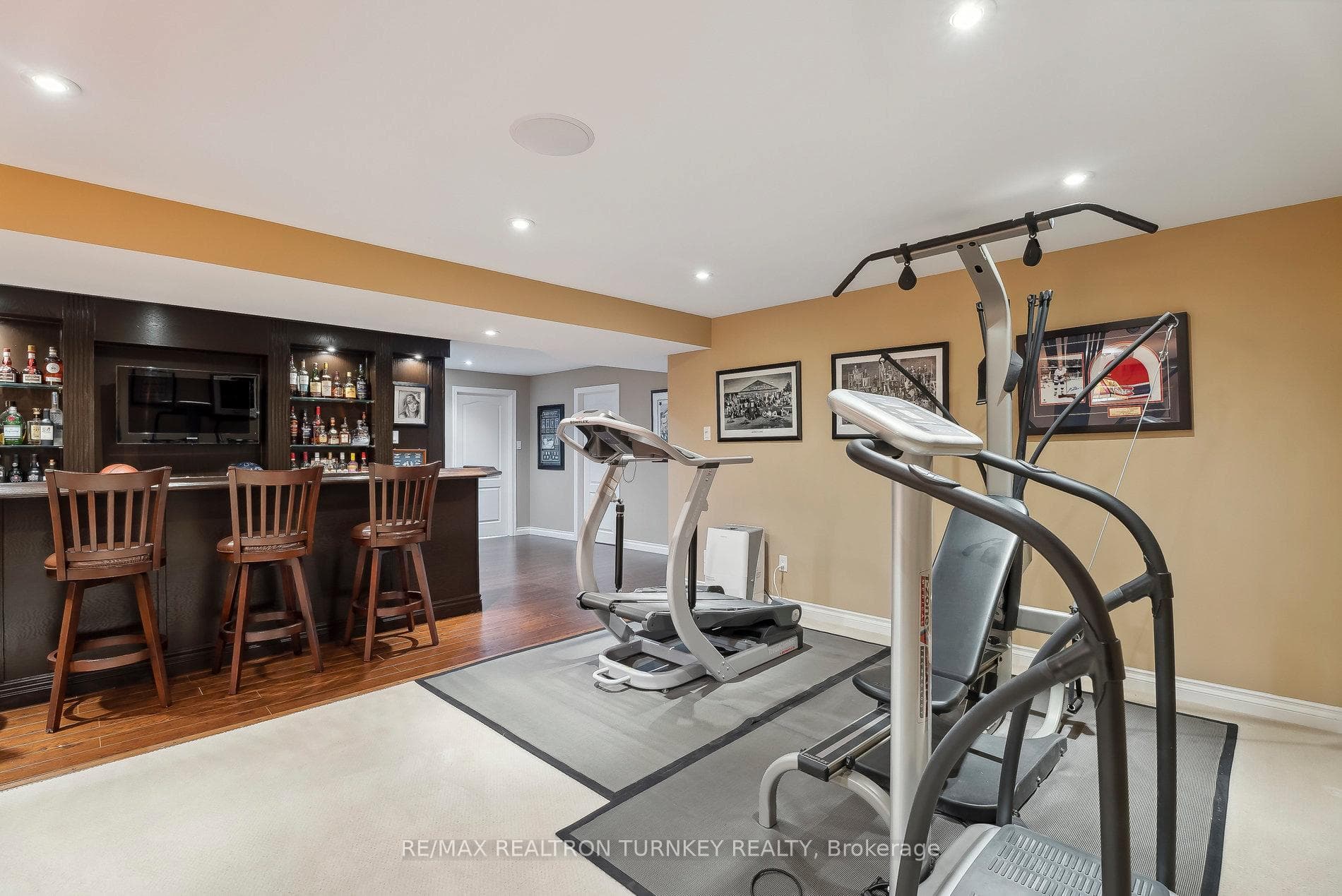 Exercise Room w Pot Lights