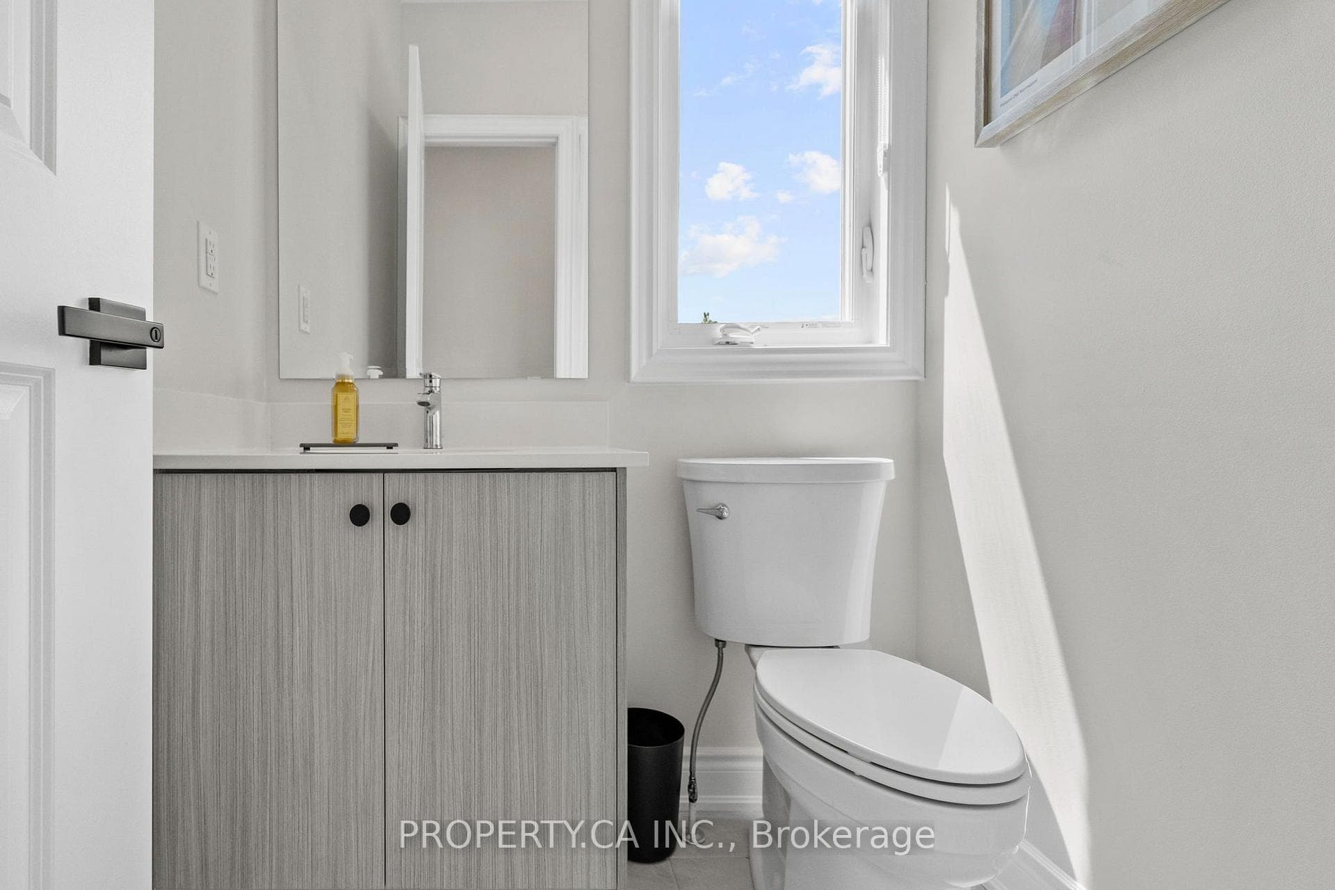 556 New England Court photo 35