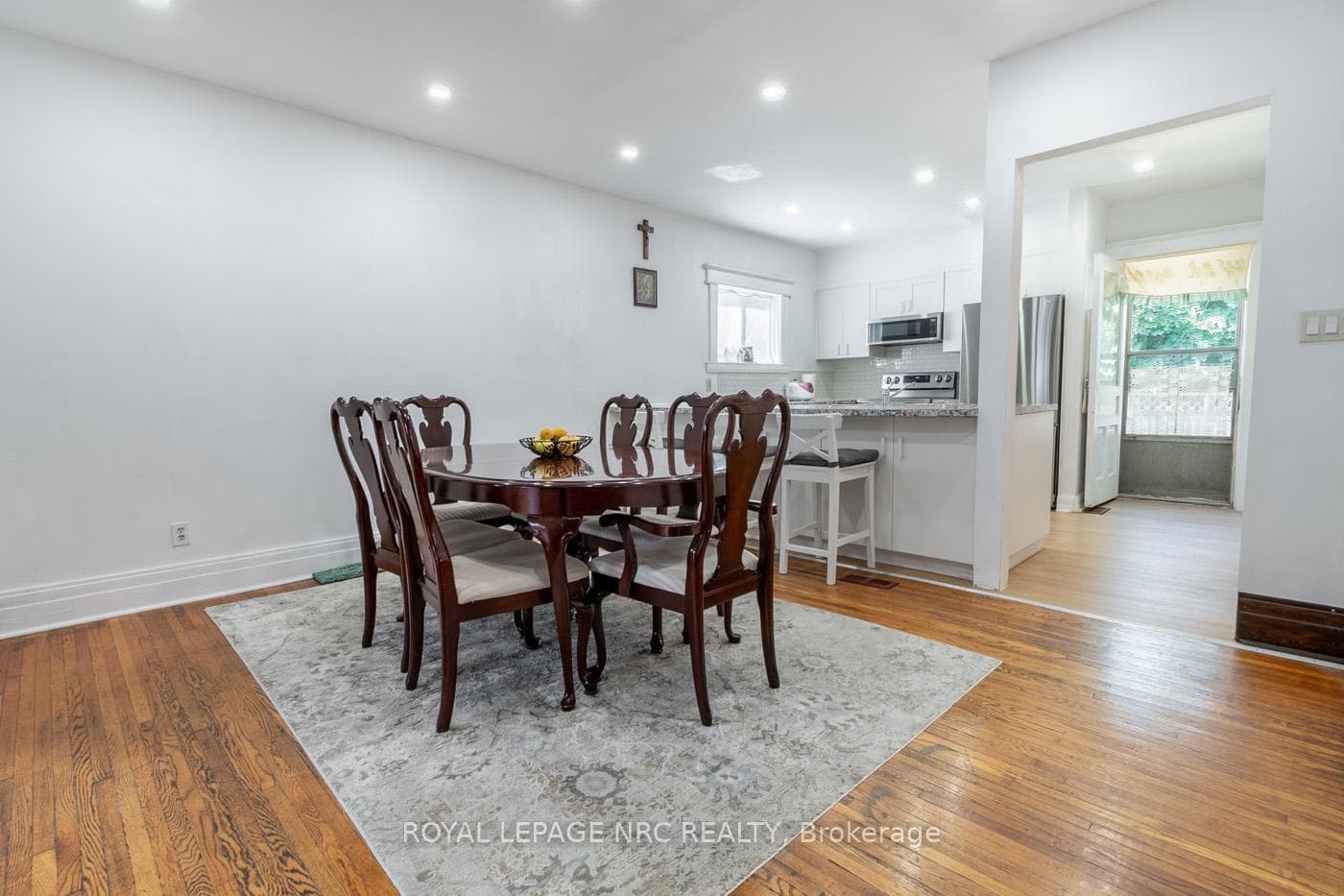 105 Lake Street photo 11
