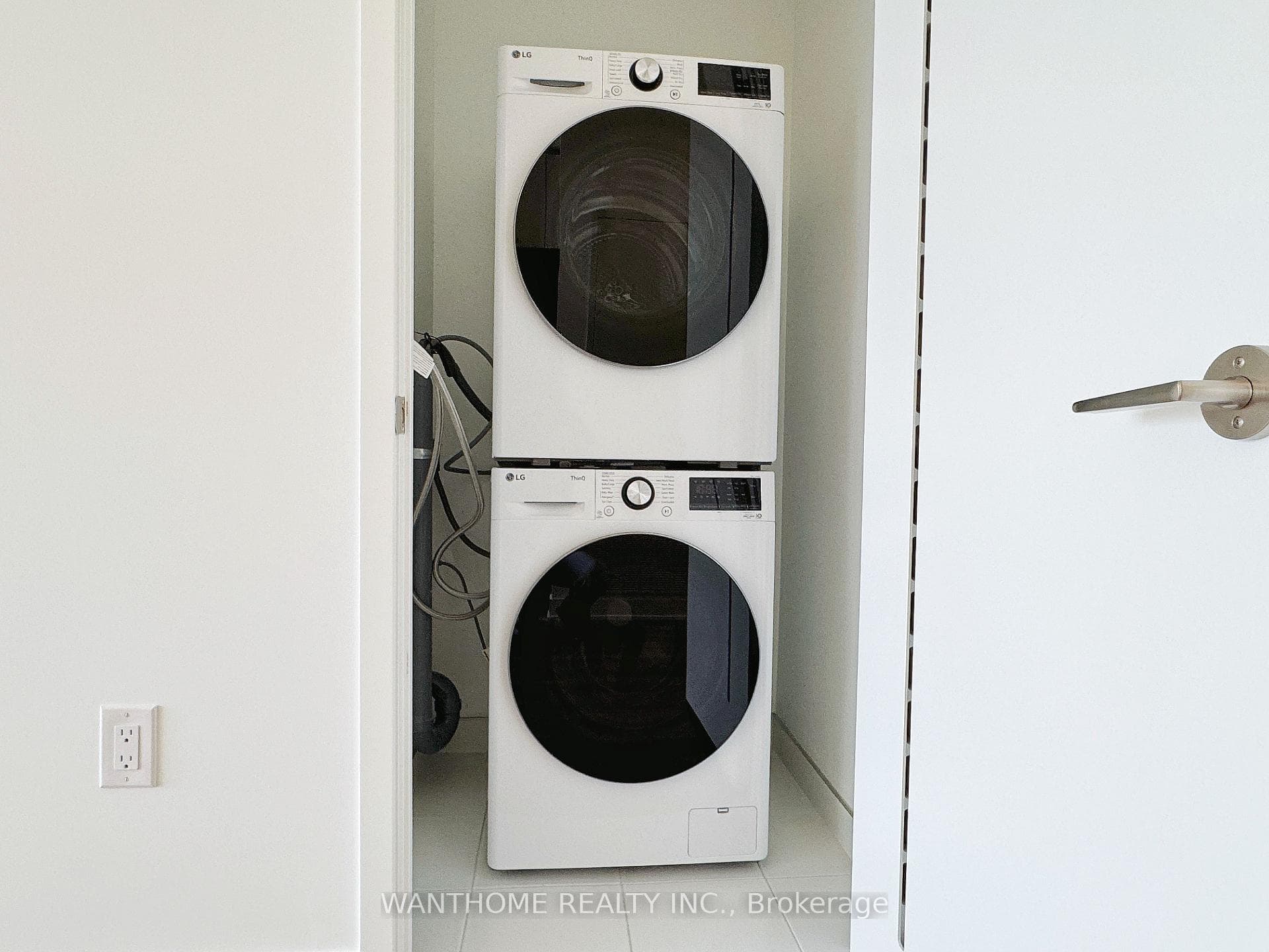 10 Oak Street Unit 1602 photo 8