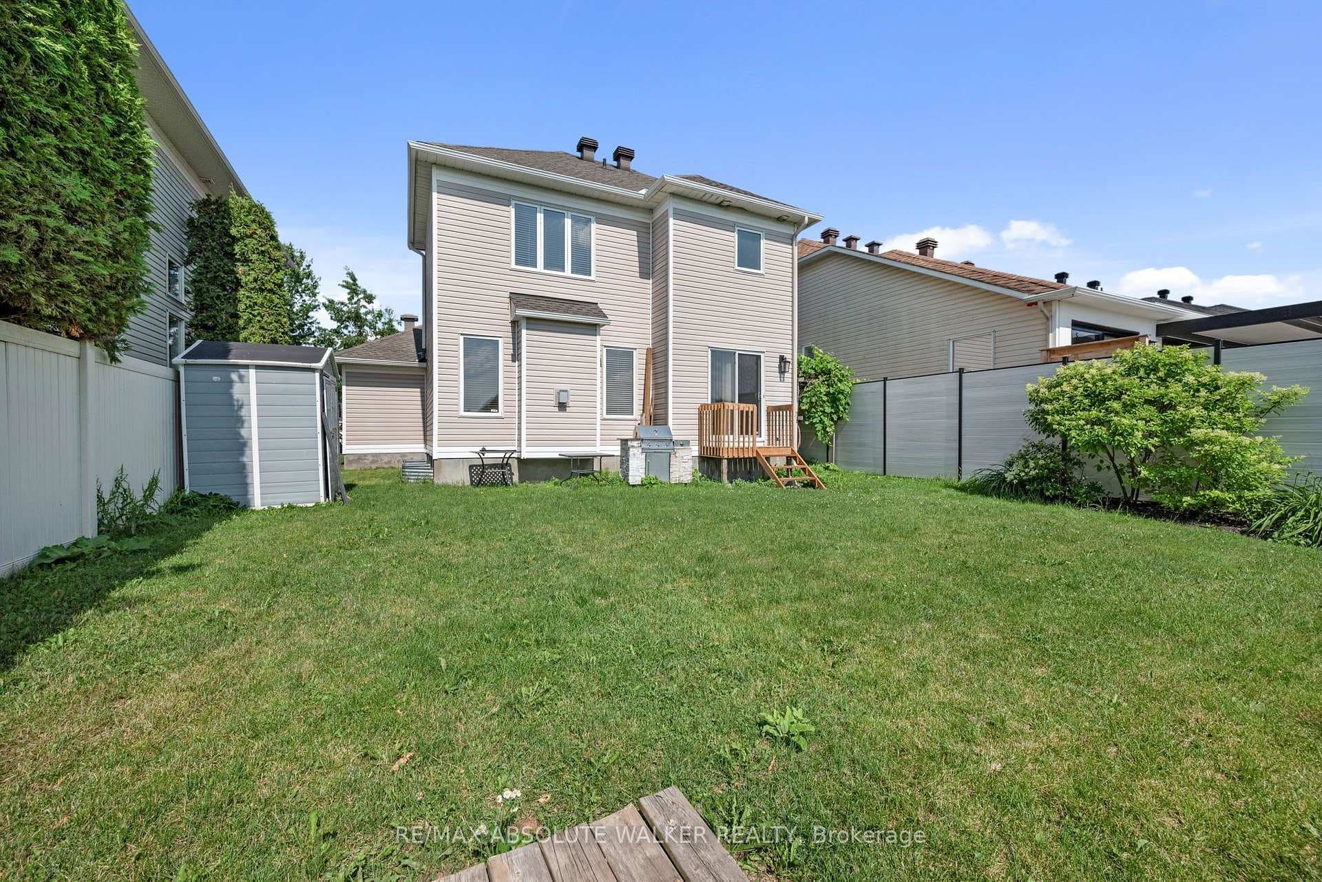 2269 Sandman Crescent photo 38