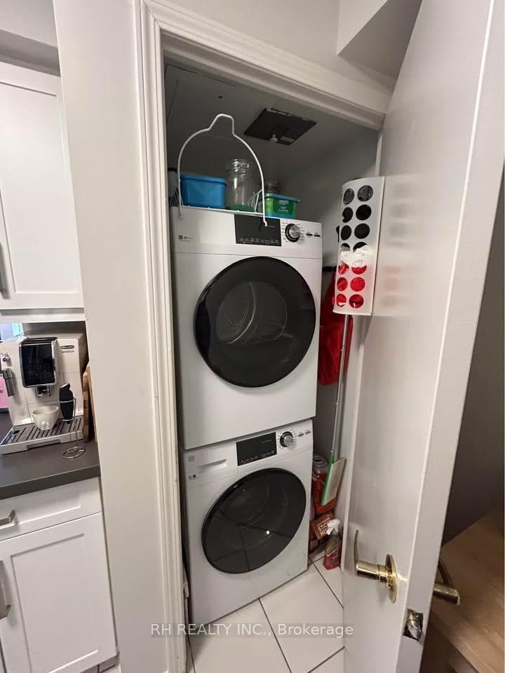650 Lawrence Avenue Unit 439 photo 14