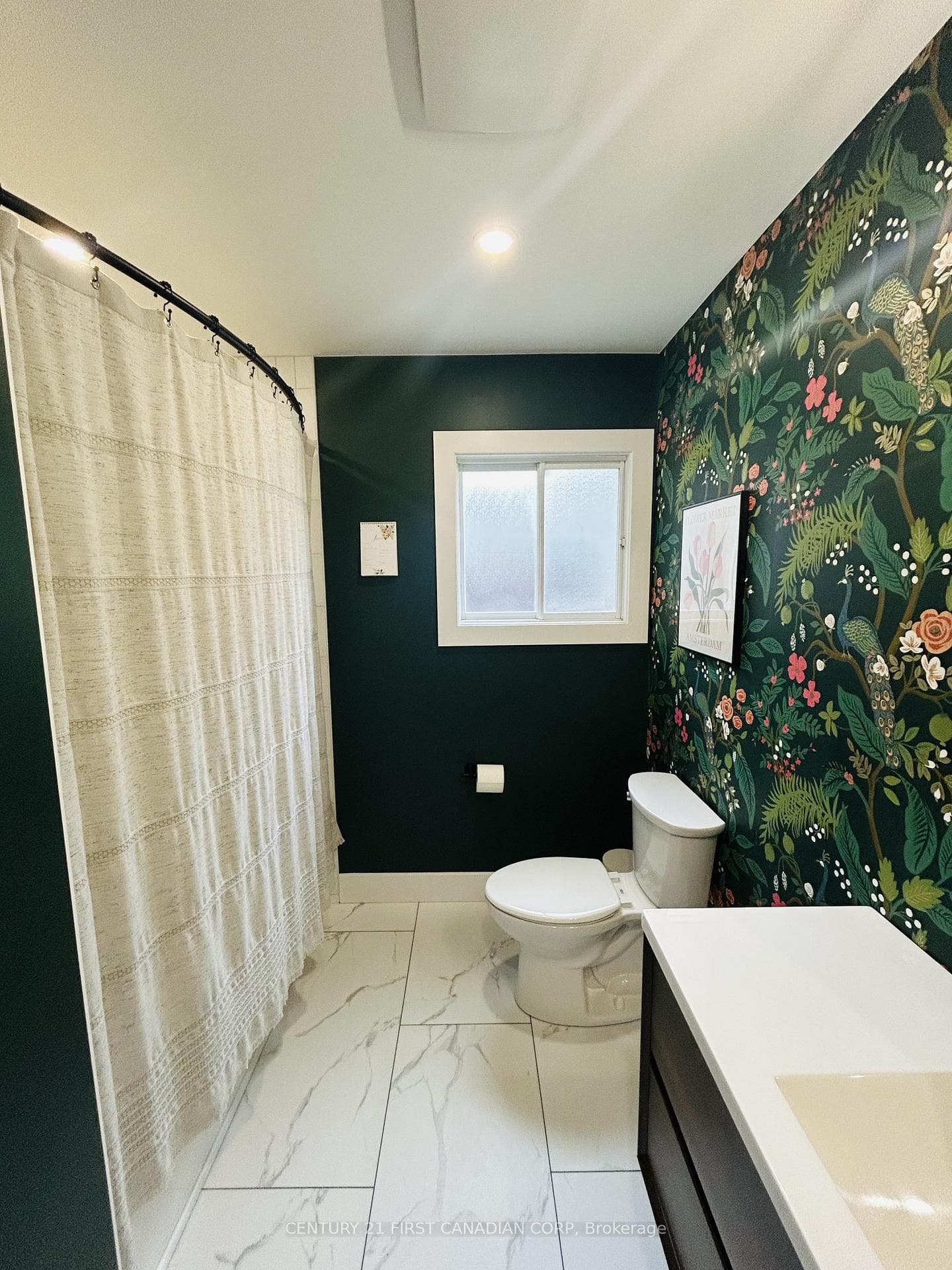 121 WELLINGTON Street photo 17