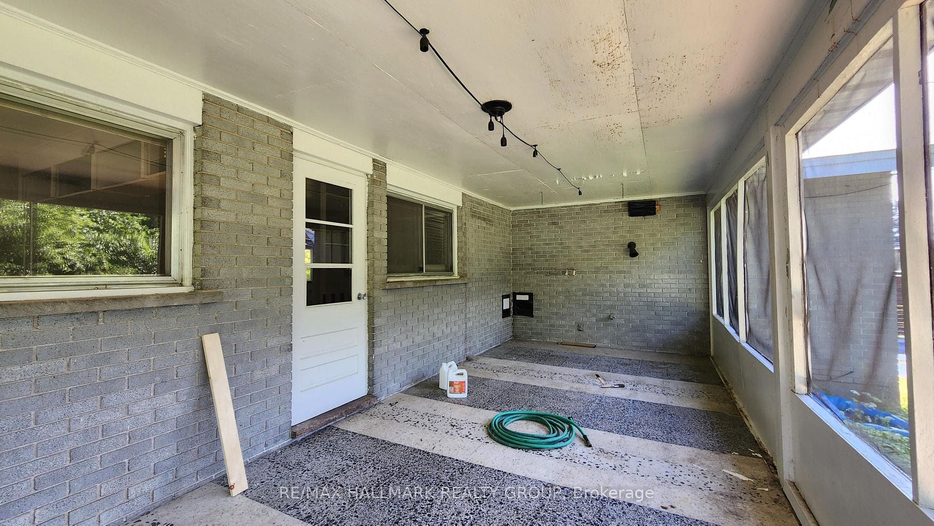 447 ROGER Road photo 19