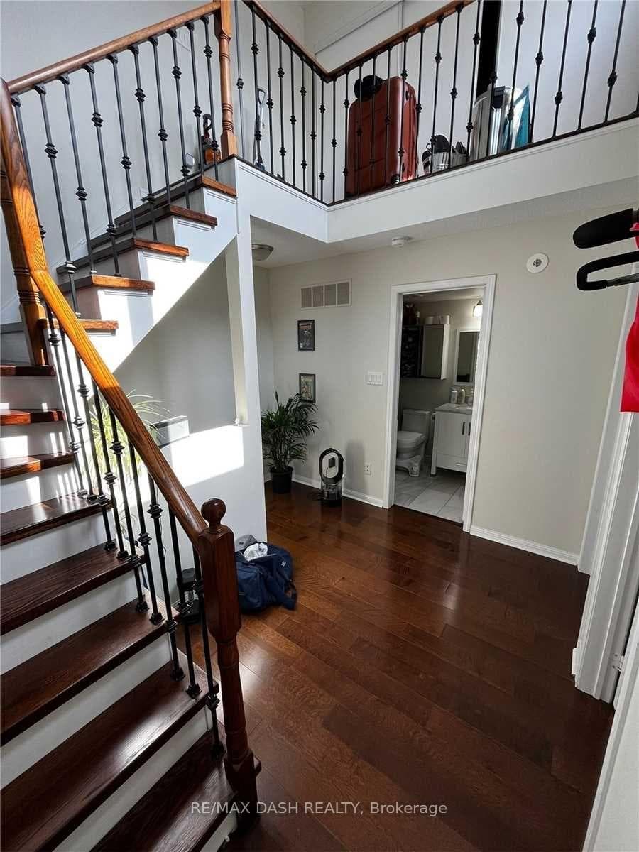 10 Laidlaw Street Unit 722 photo 2