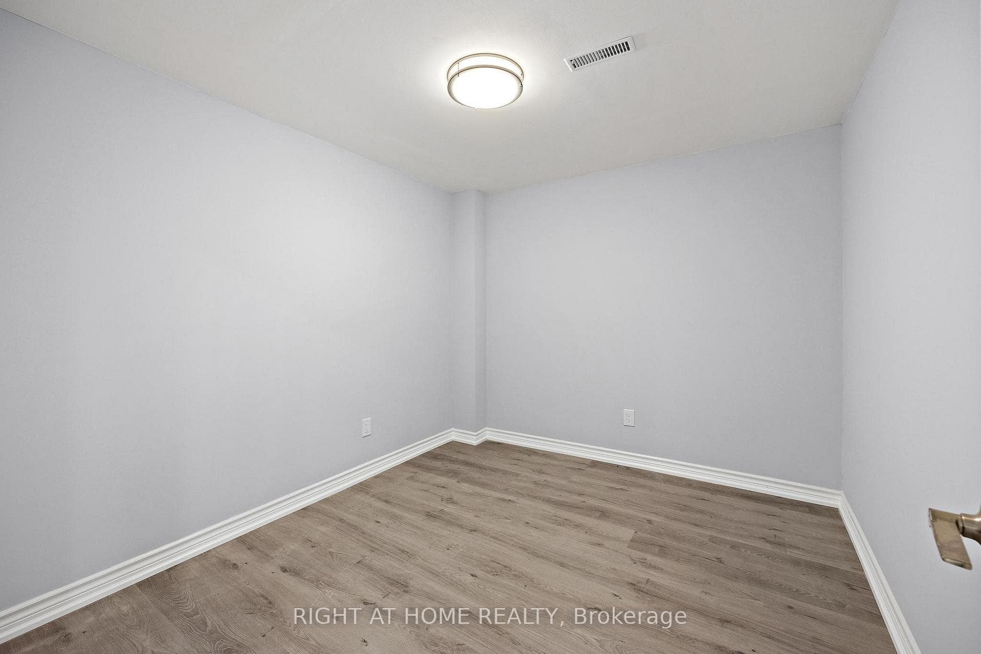 764 Willowbank Trail photo 8