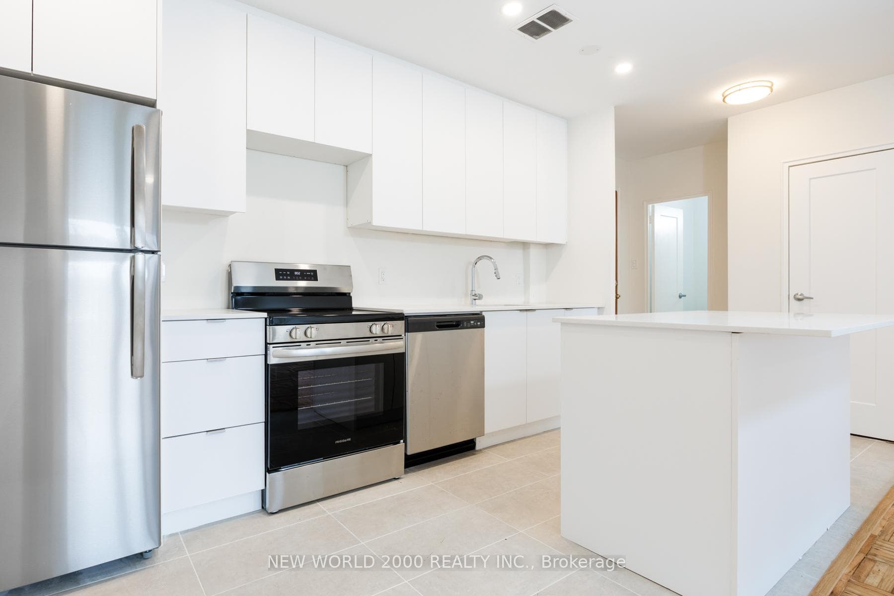 49 Glen Elm Avenue Unit 413 photo 2