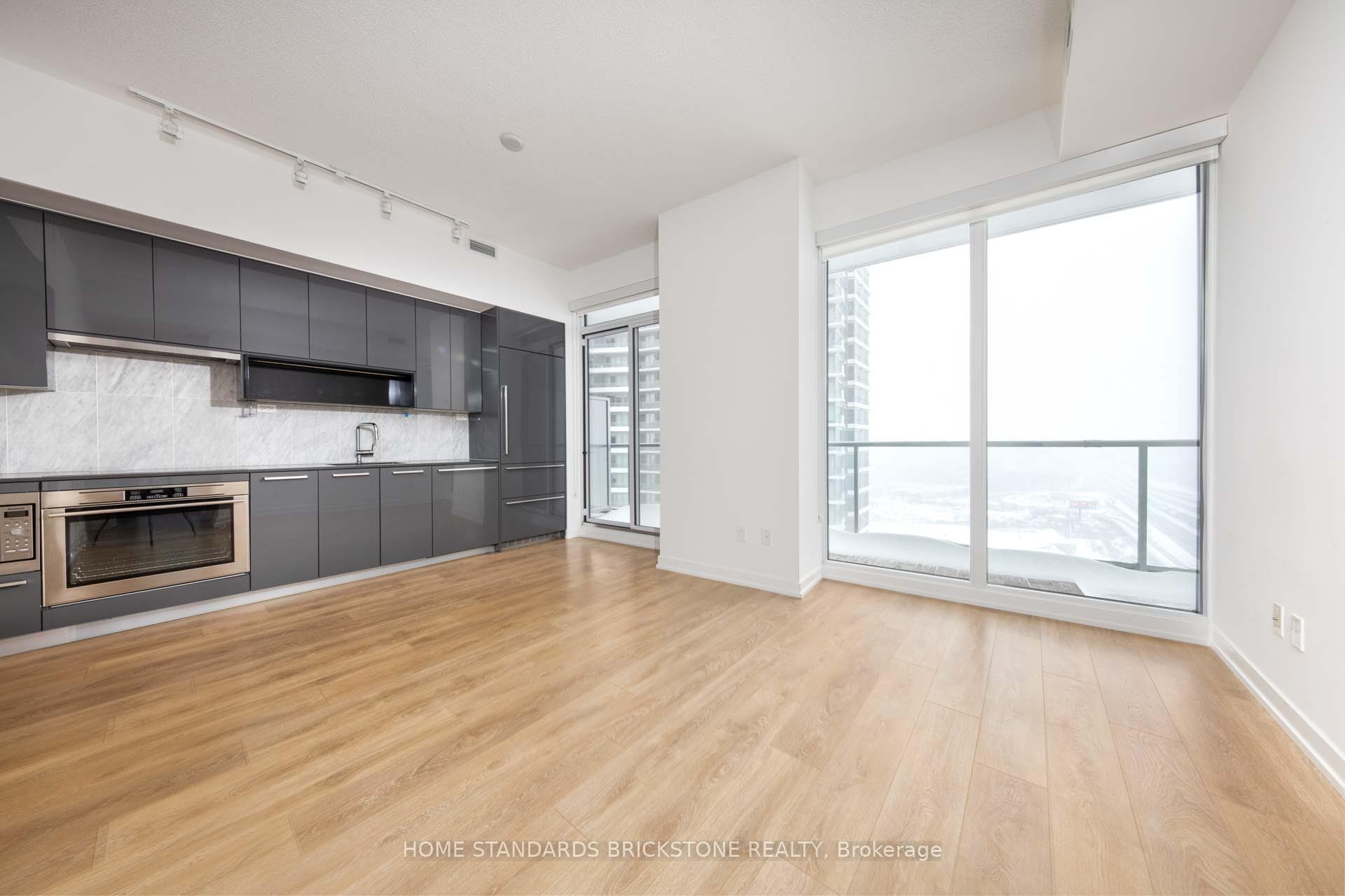 115 McMahon Drive Unit 2110 photo 5