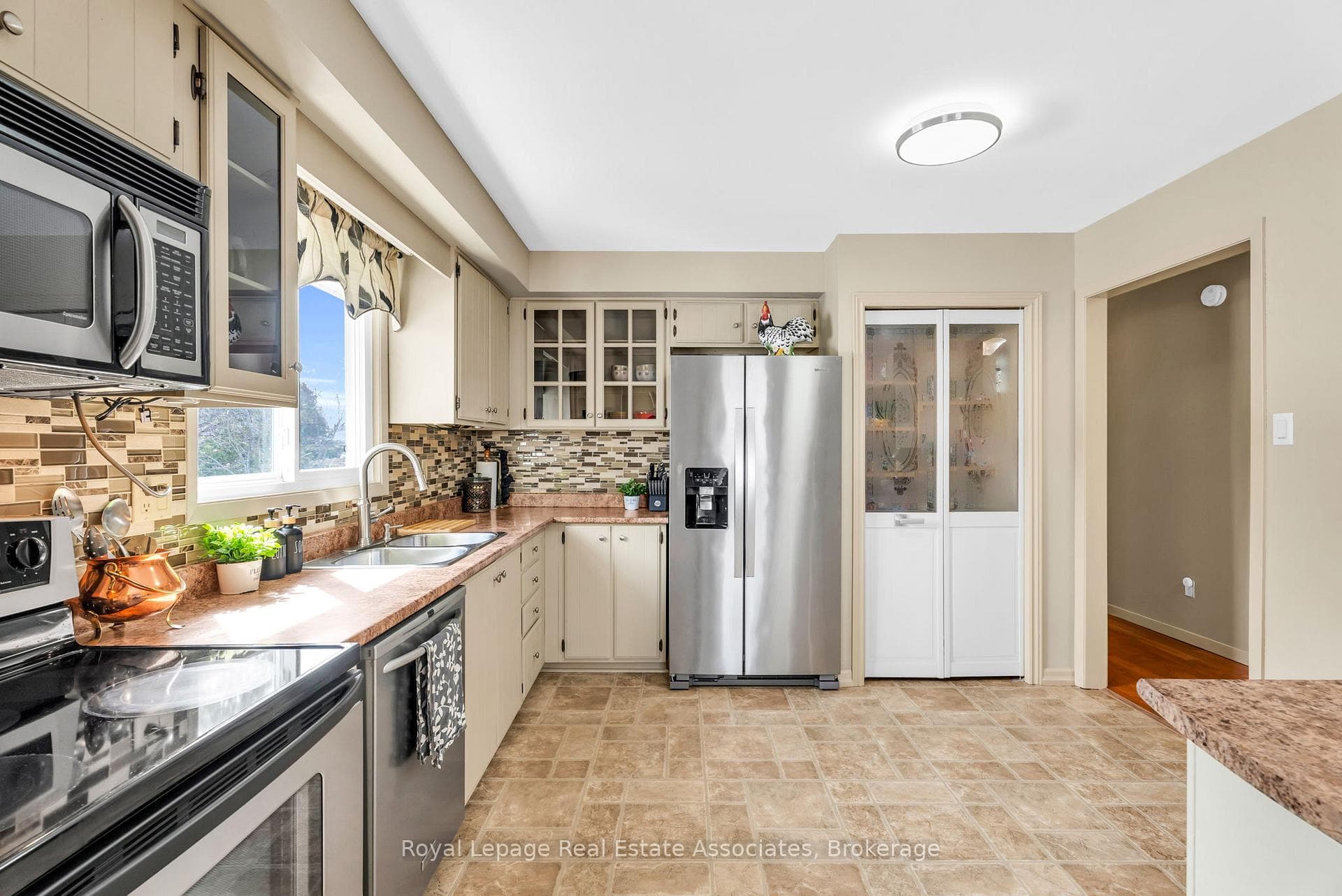 29 Norman Avenue photo 16
