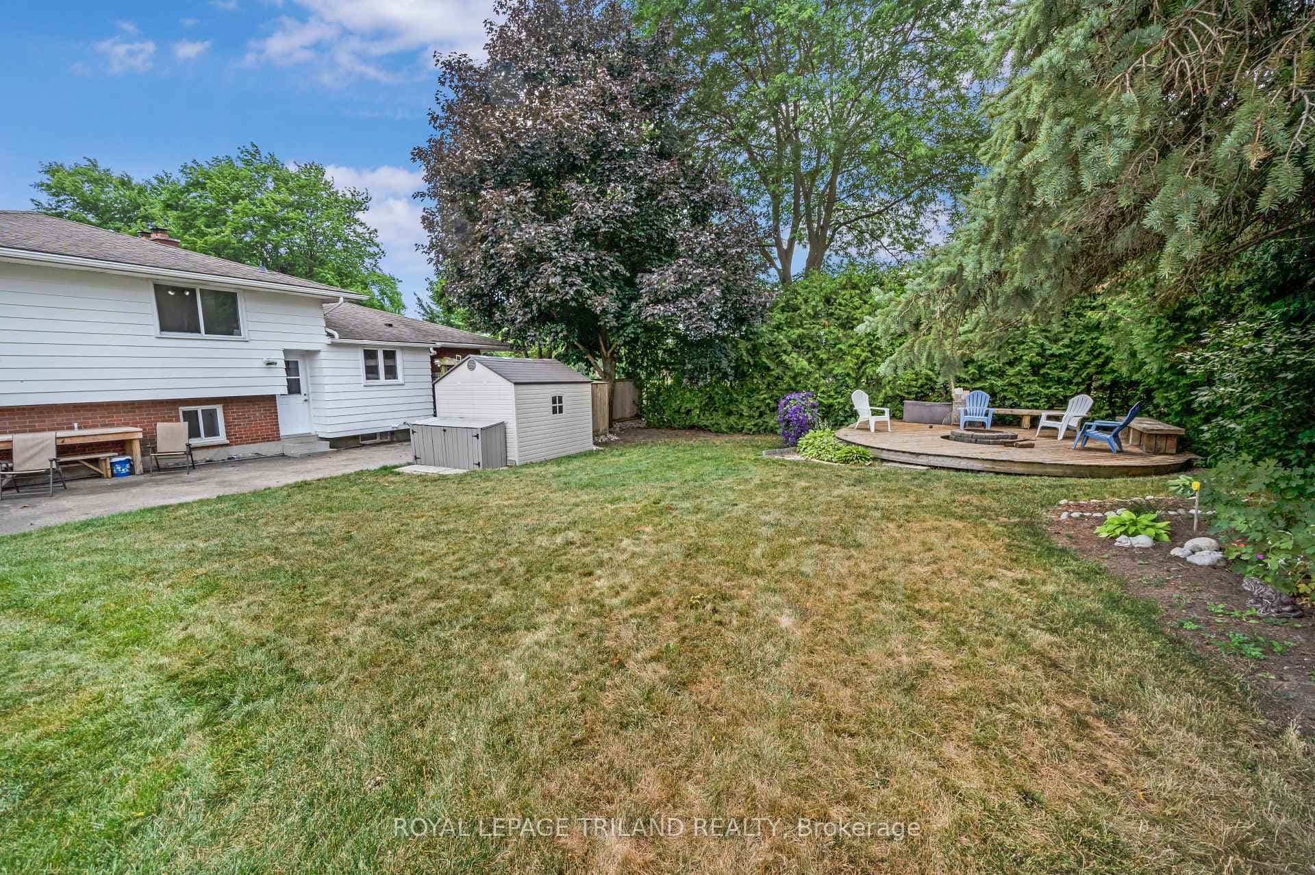 73 GENEVIVE Place photo 44