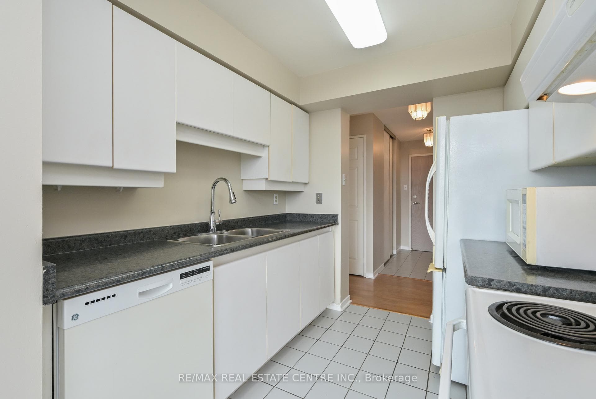 330 Rathburn Road Unit #609 photo 6