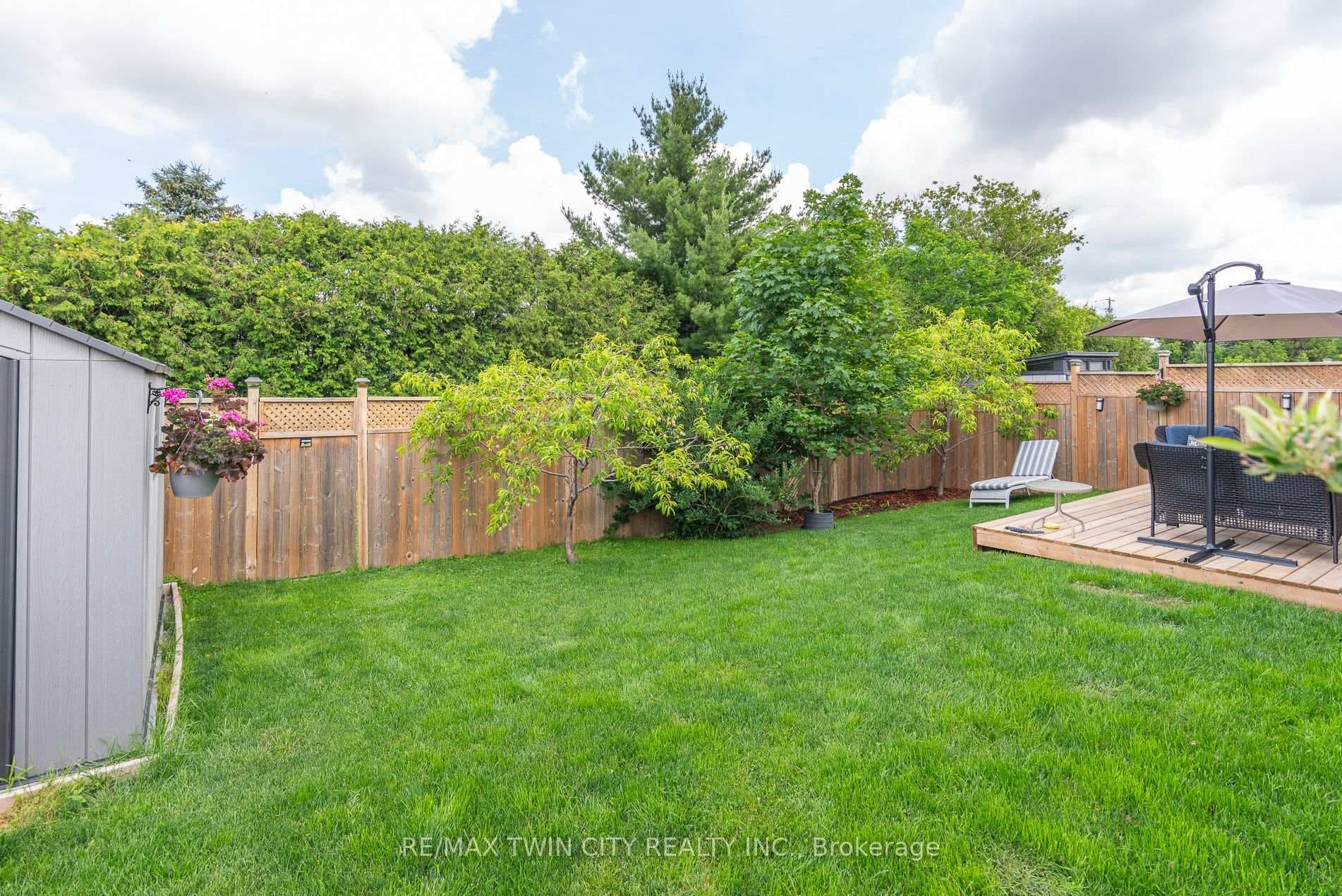 82 Rowe Avenue photo 41