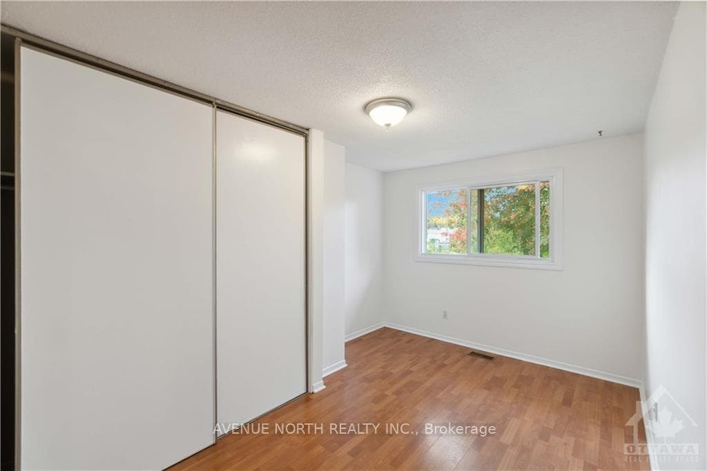 1763 HARVEST Crescent photo 13