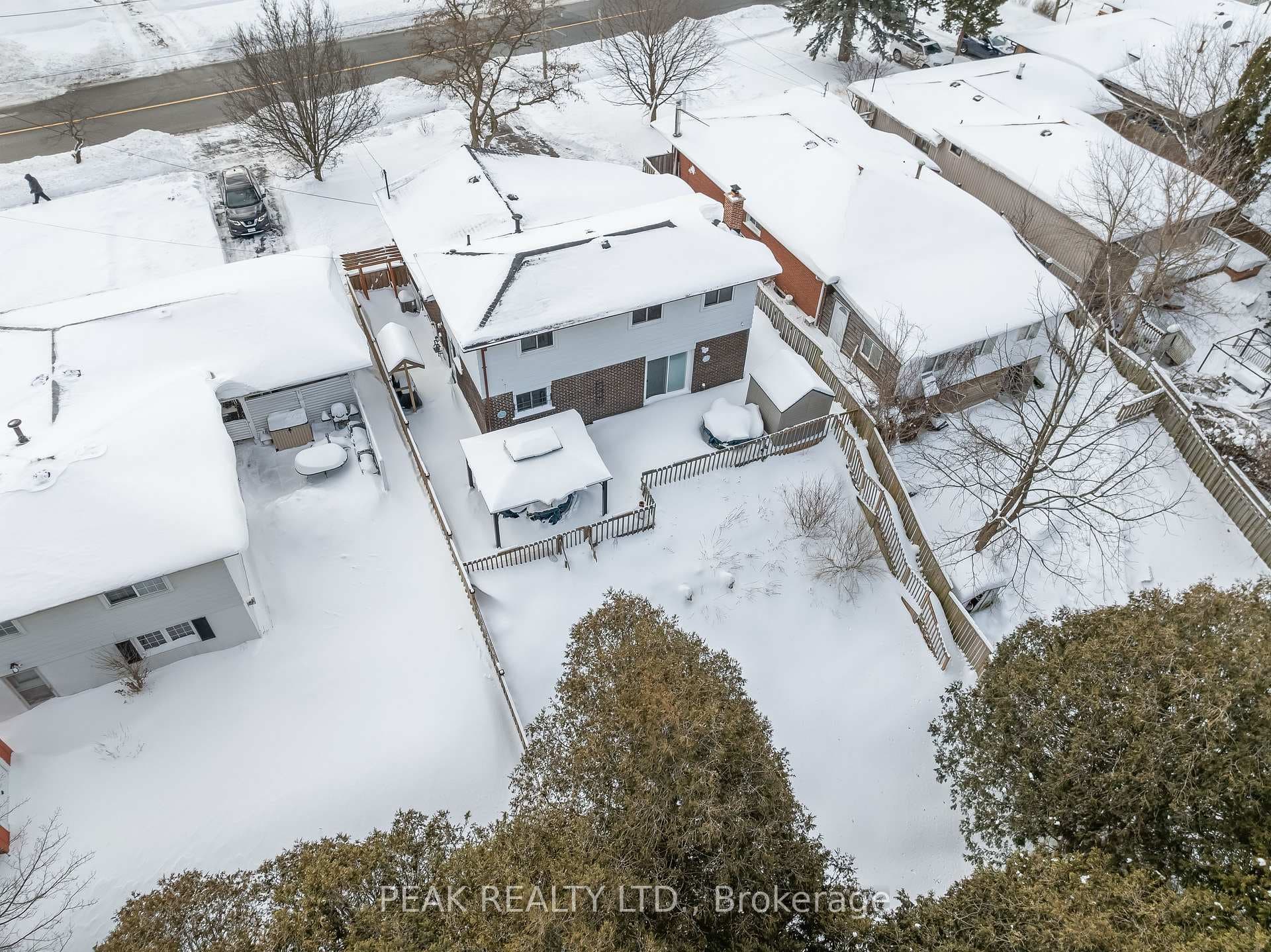 748 Adelaide Avenue photo 43