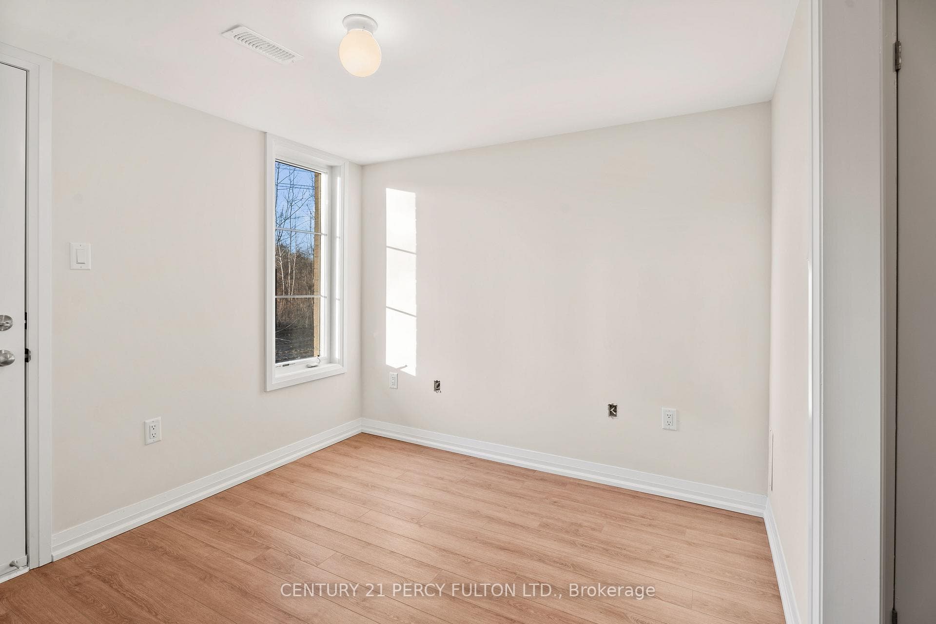 26 Coote Court photo 4