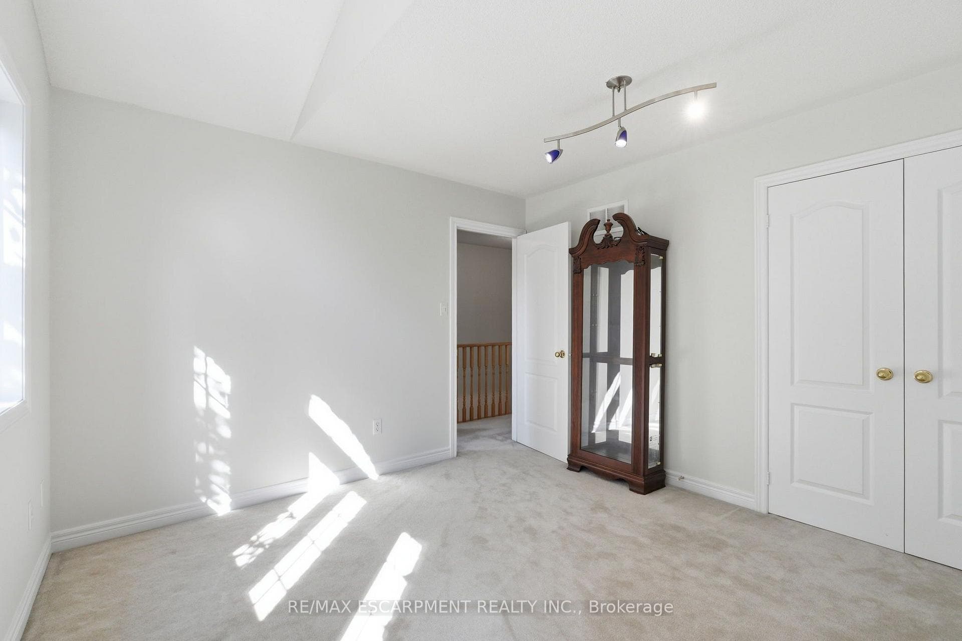 2241 Glazebrook Circle photo 37
