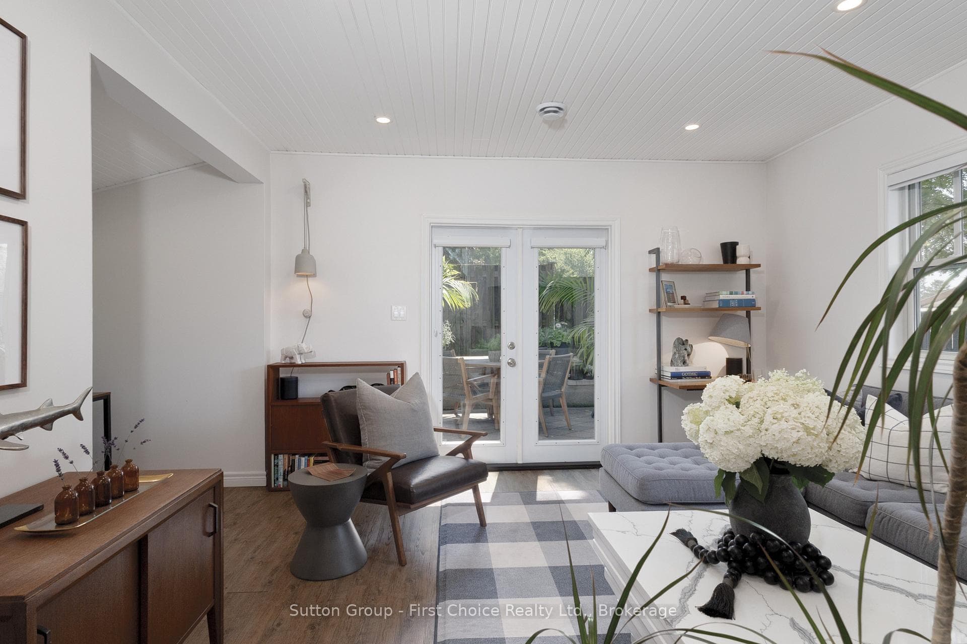 293 Wellington Street photo 19
