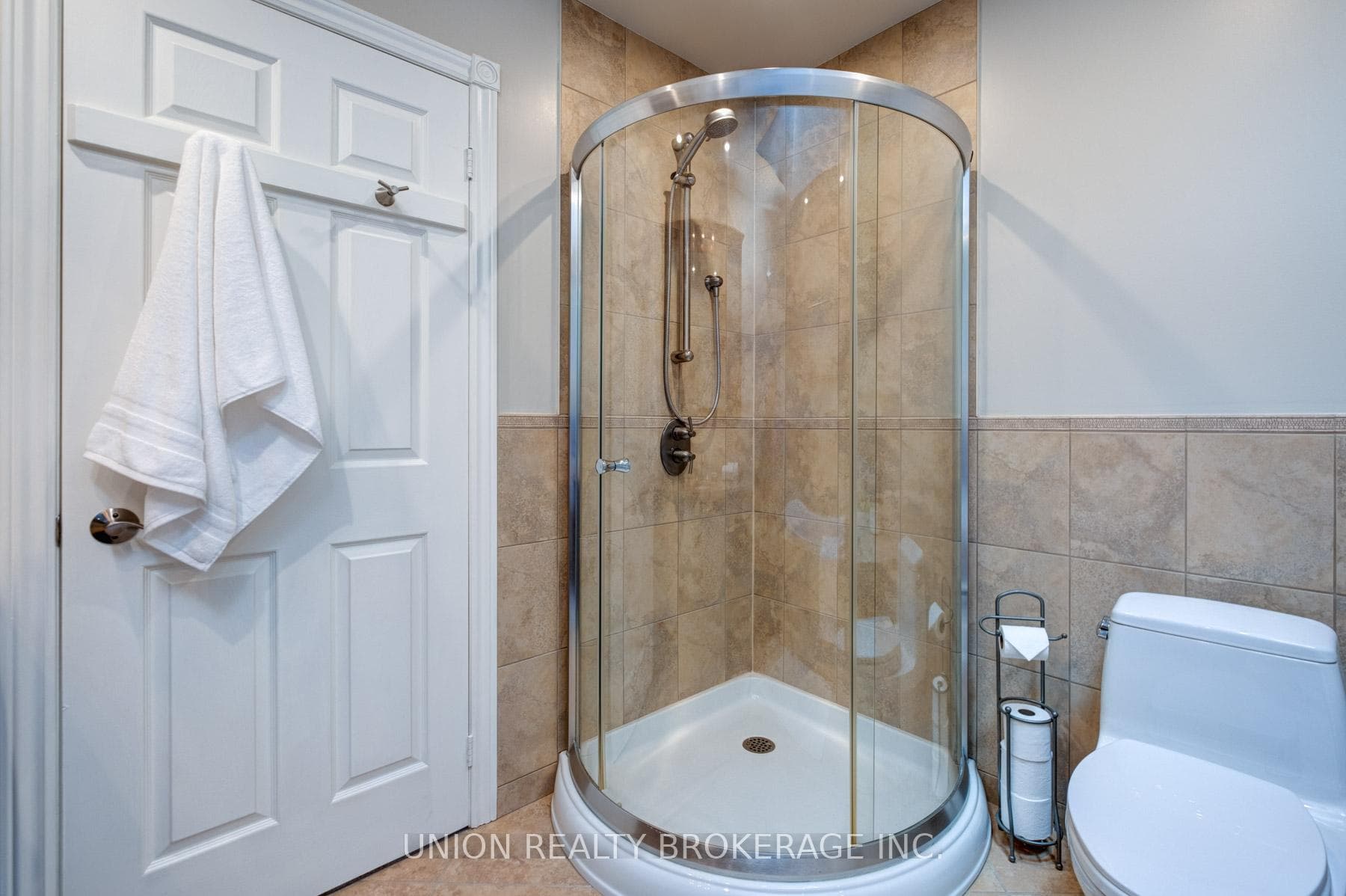 90 Kalmar Avenue photo 28