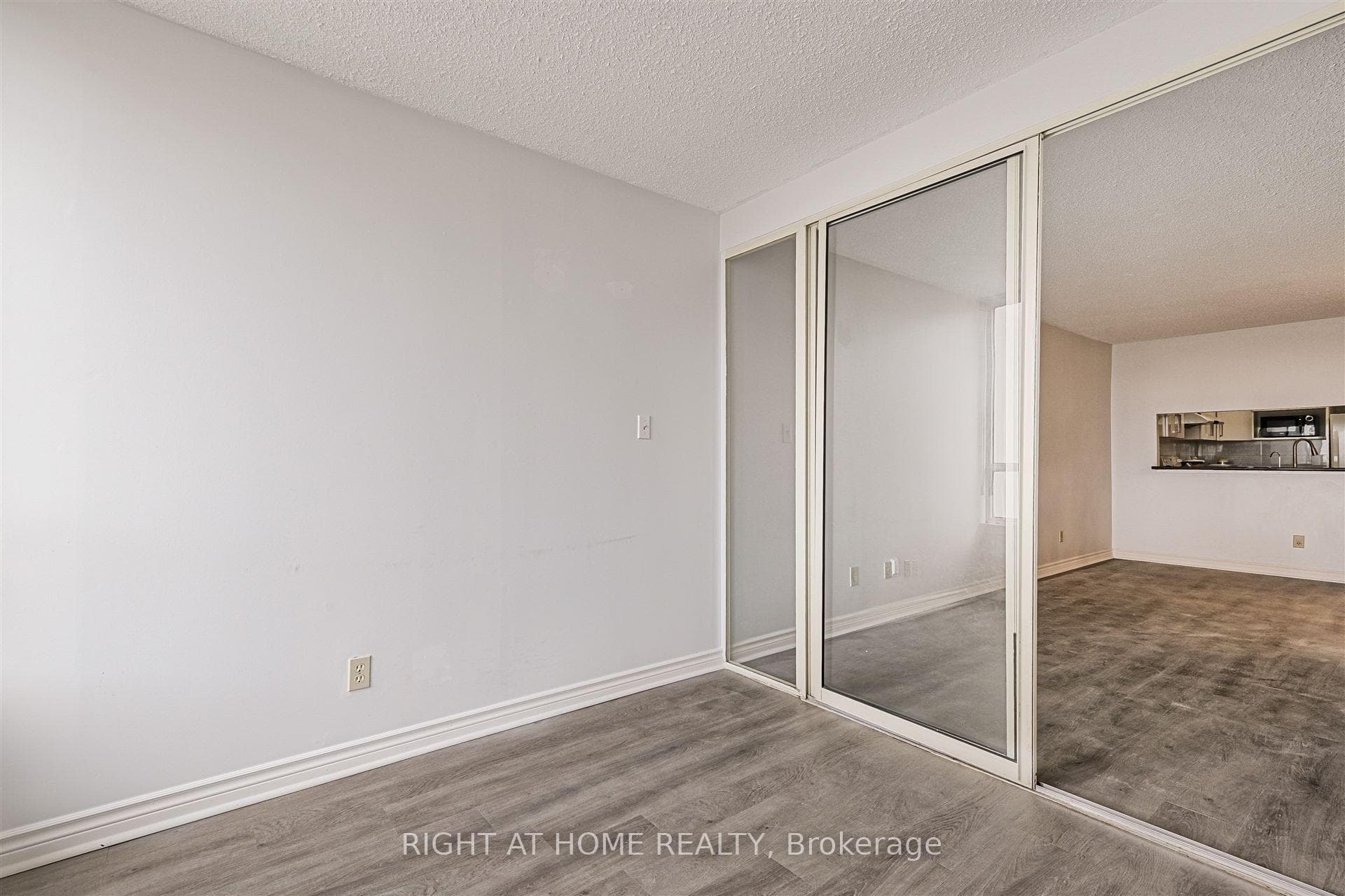 275 Bamburgh Circle Unit 1011 photo 22