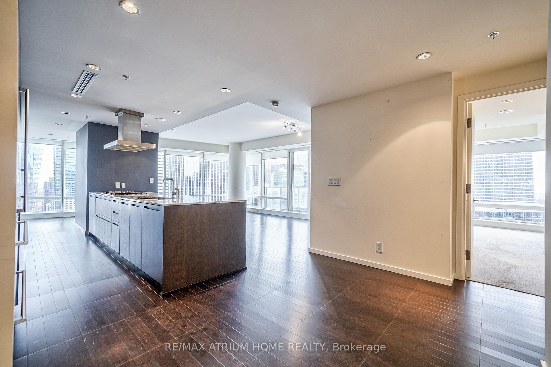 180 University Avenue Unit 3709 photo 8