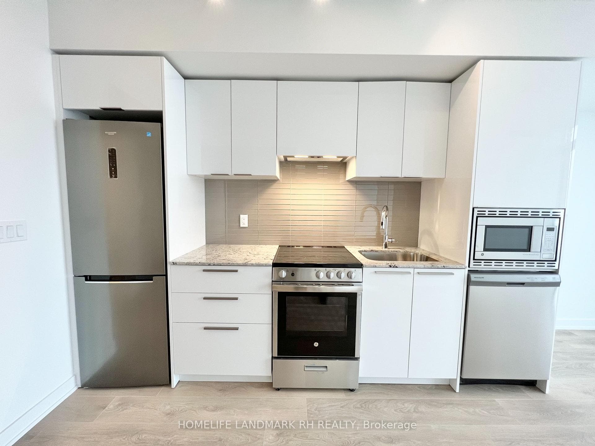 501 Yonge Street Unit 4903 photo 4