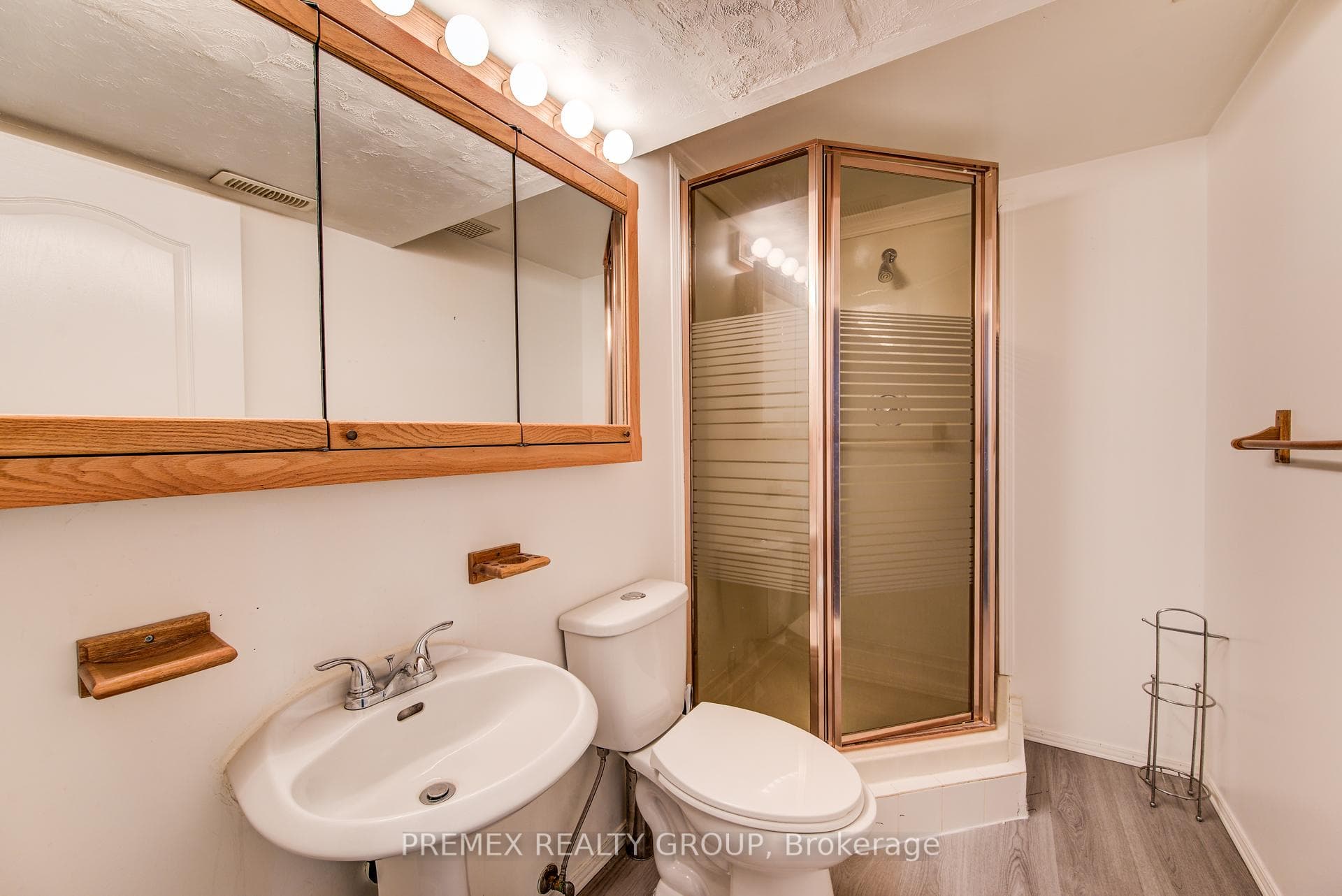 953 Elgin Street photo 34