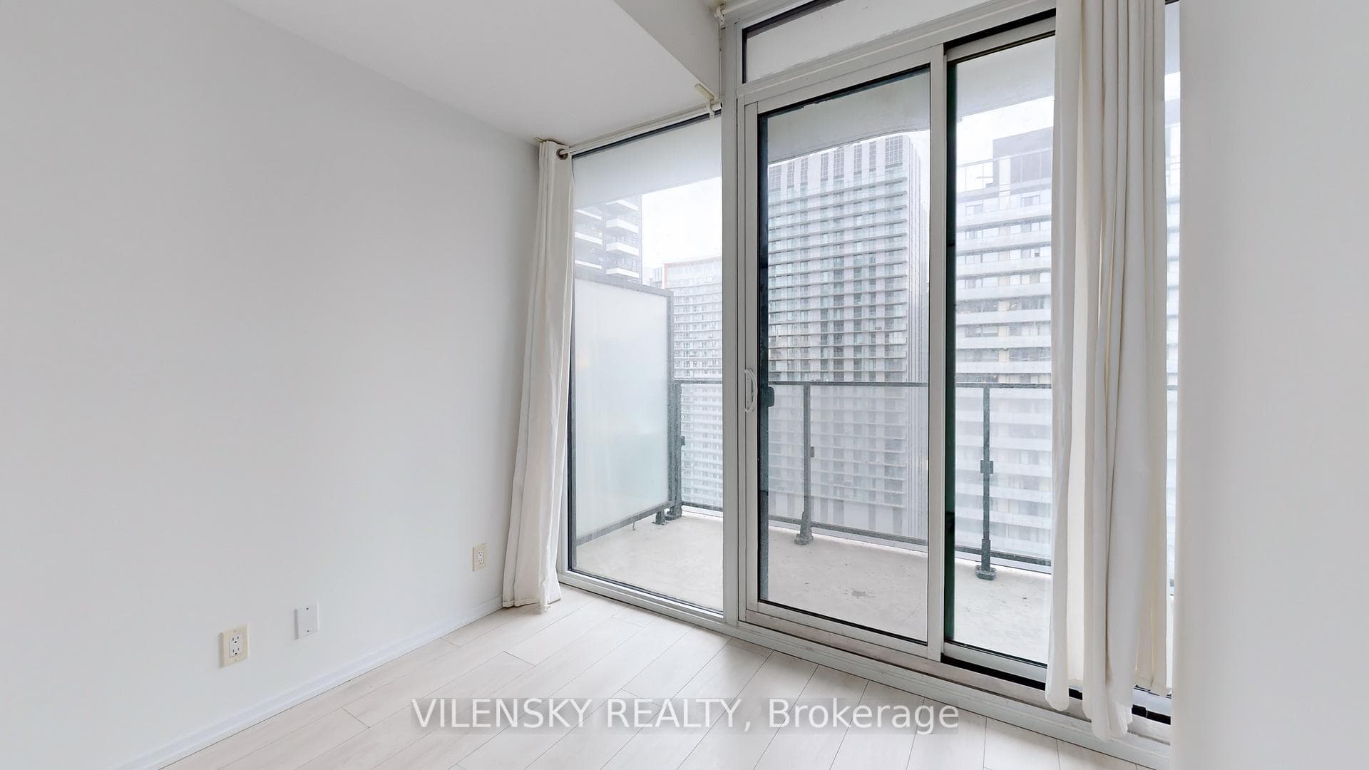 125 Peter Street Unit 3311 photo 19