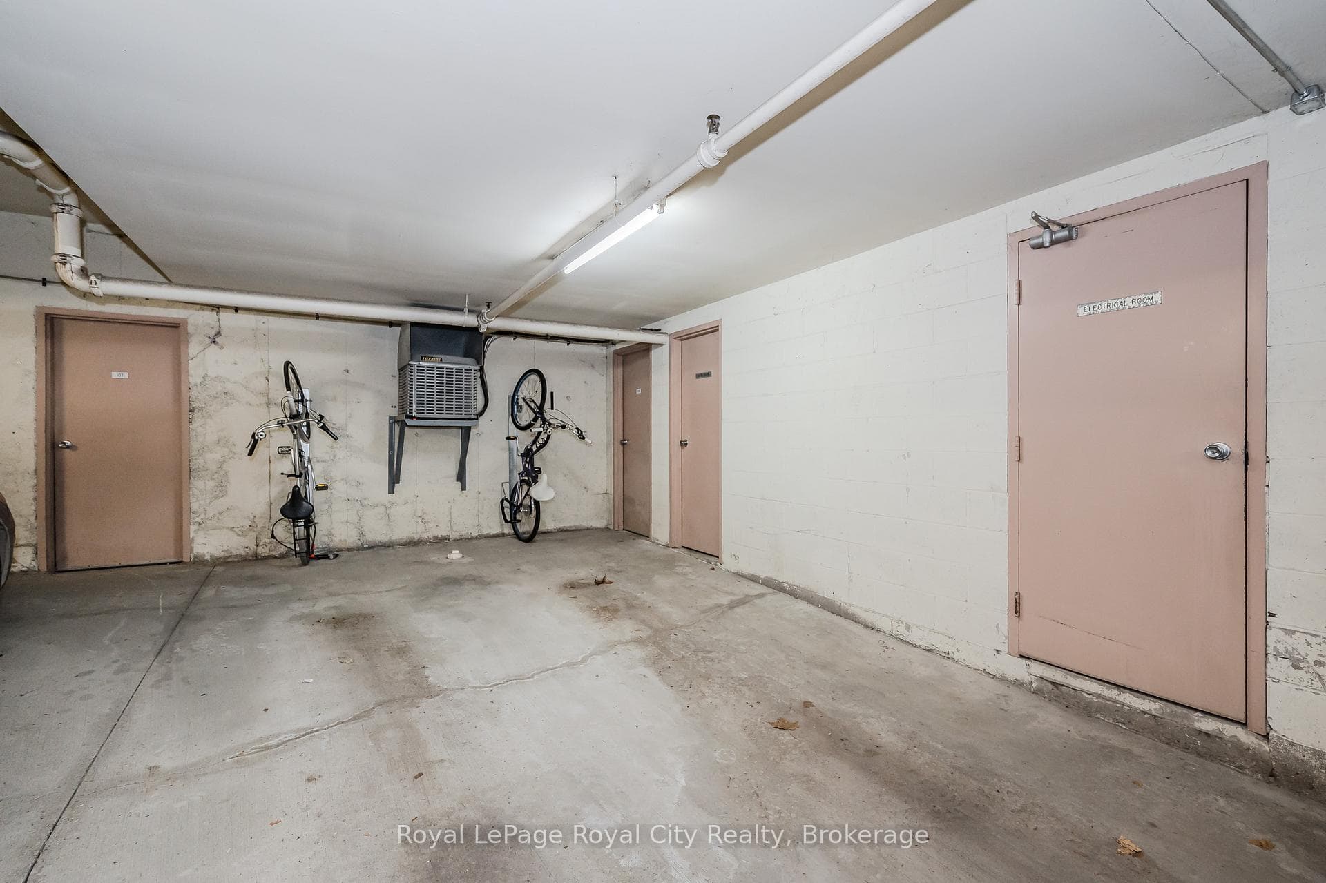 121 WATERLOO Avenue Unit 106 photo 32