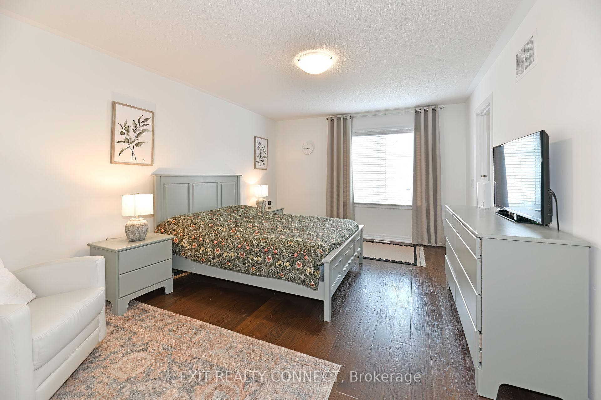 122 Aird Court photo 19