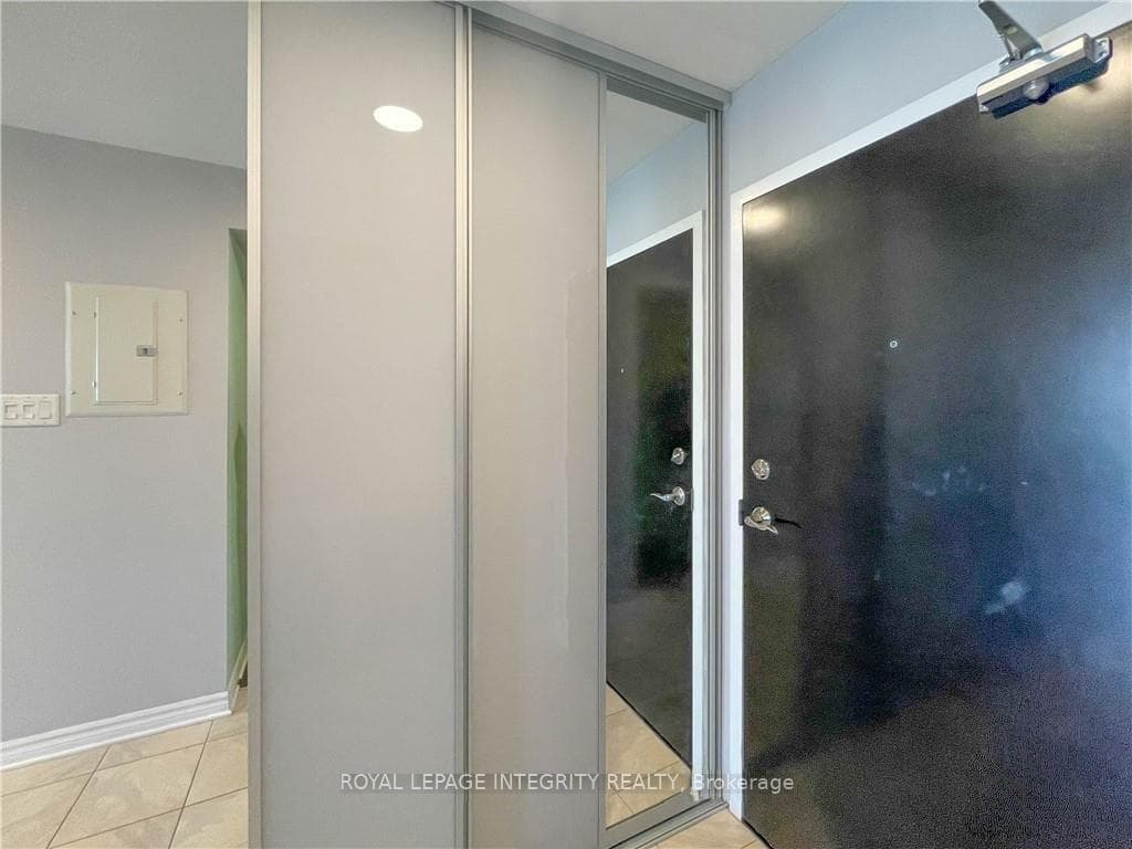 314 CENTRAL PARK Drive Unit 609 photo 4