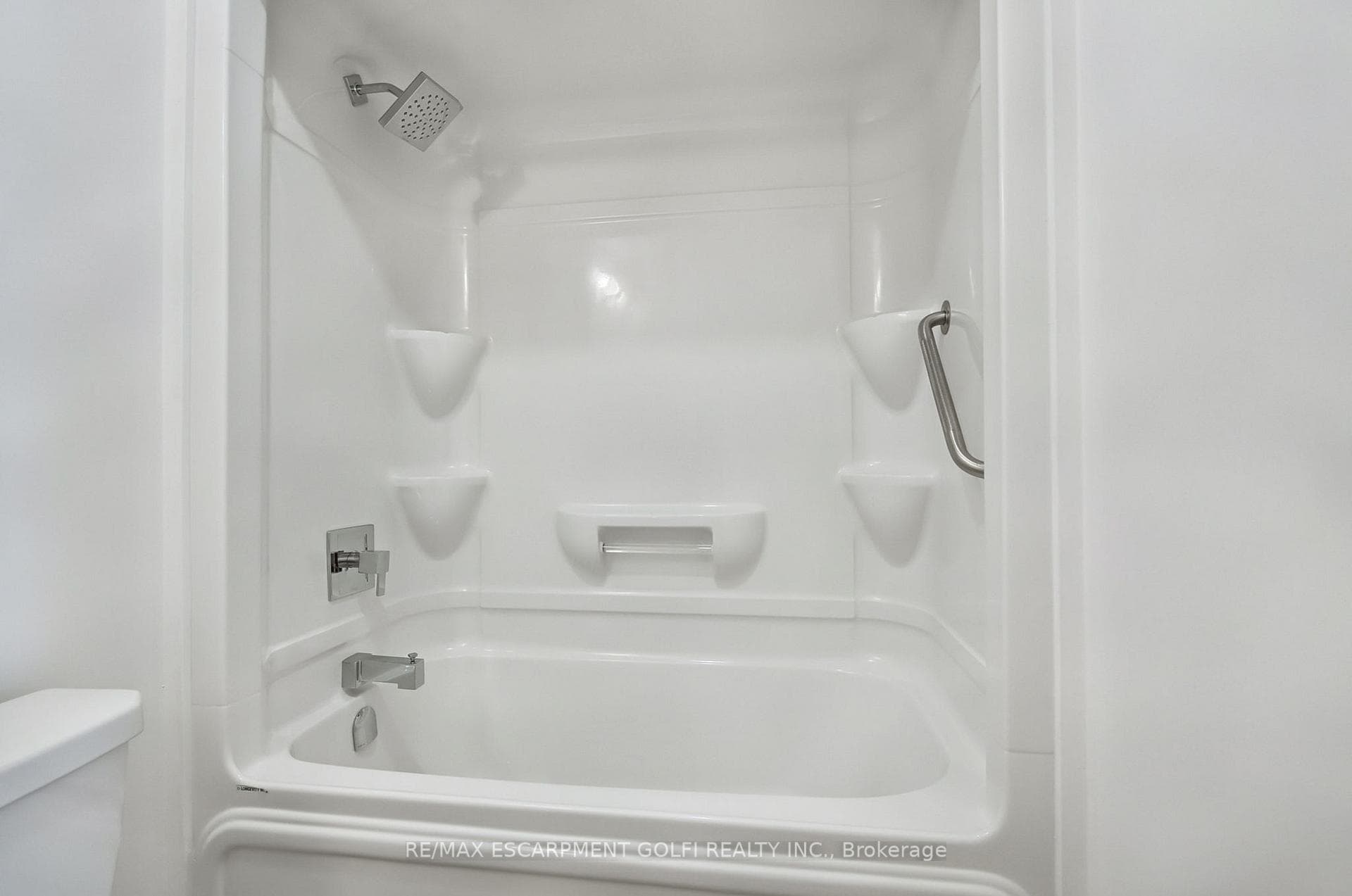 1936 RYMAL Road Unit 105 photo 12