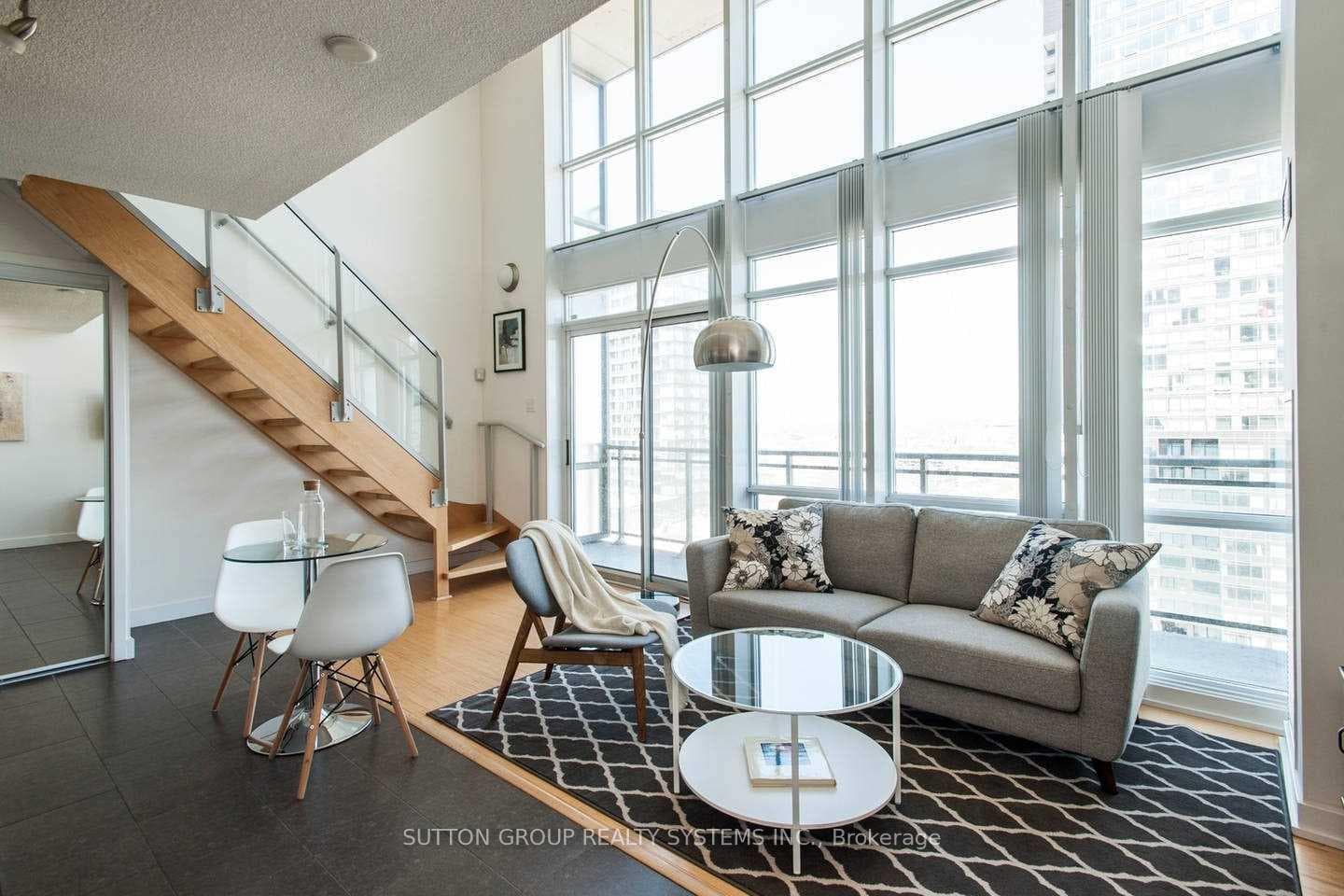 15 Fort York Boulevard Unit 3505 photo 2