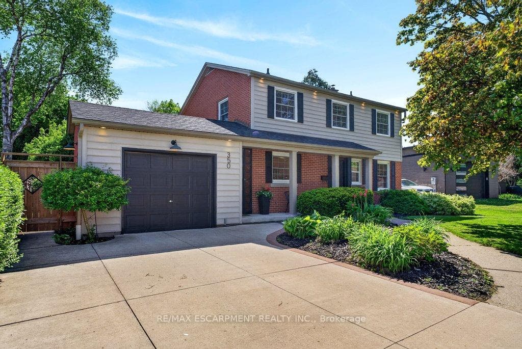 350 East Side Crescent photo 1
