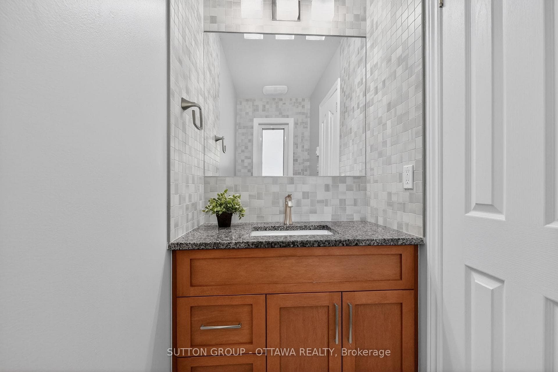 1530 Mimosa Avenue photo 15