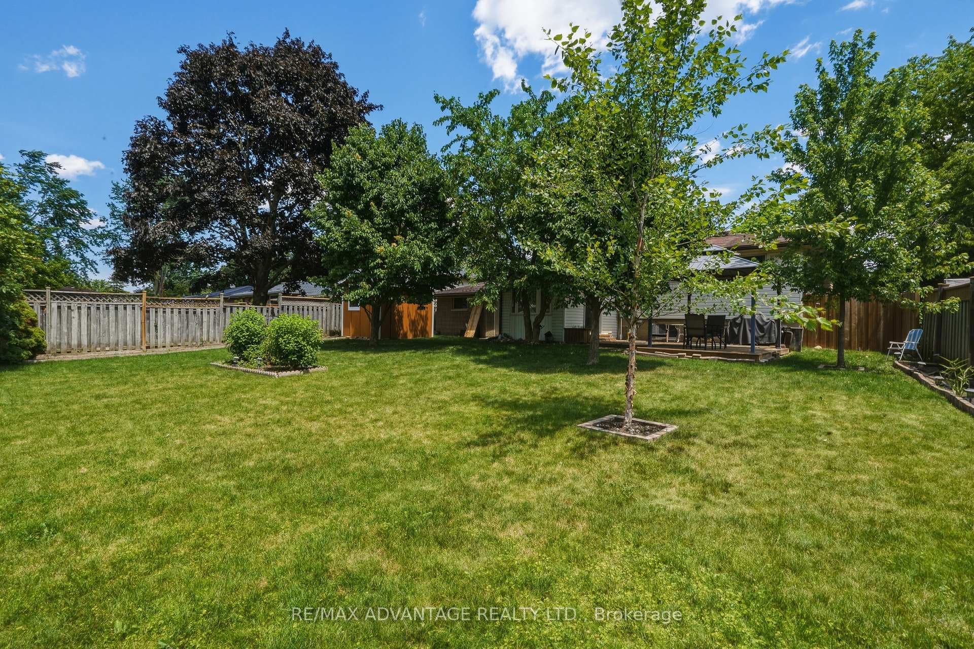 120 Champlain Crescent photo 44