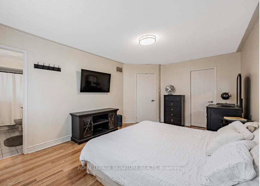 Primary Bedroom W/ 4 piece Ensuite & W/In Closet