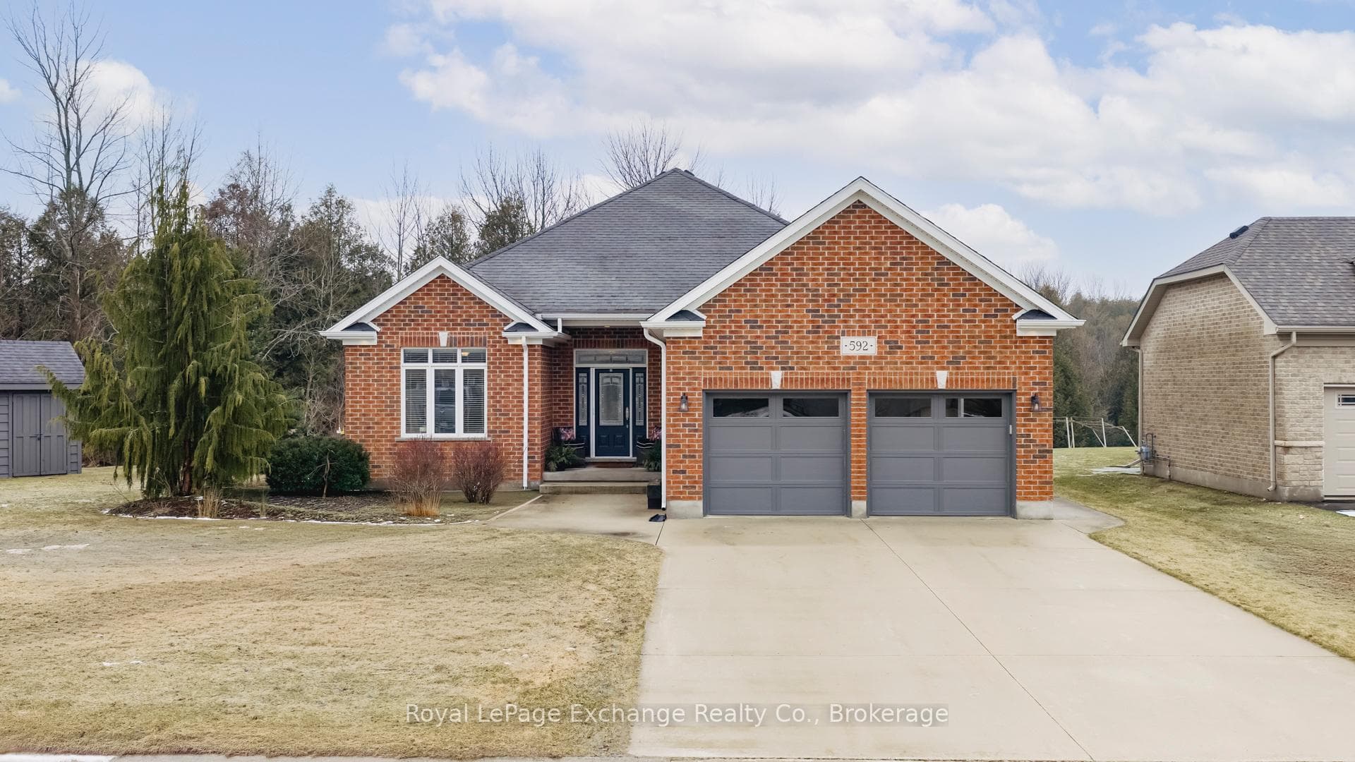 592 Hunter Street photo 1