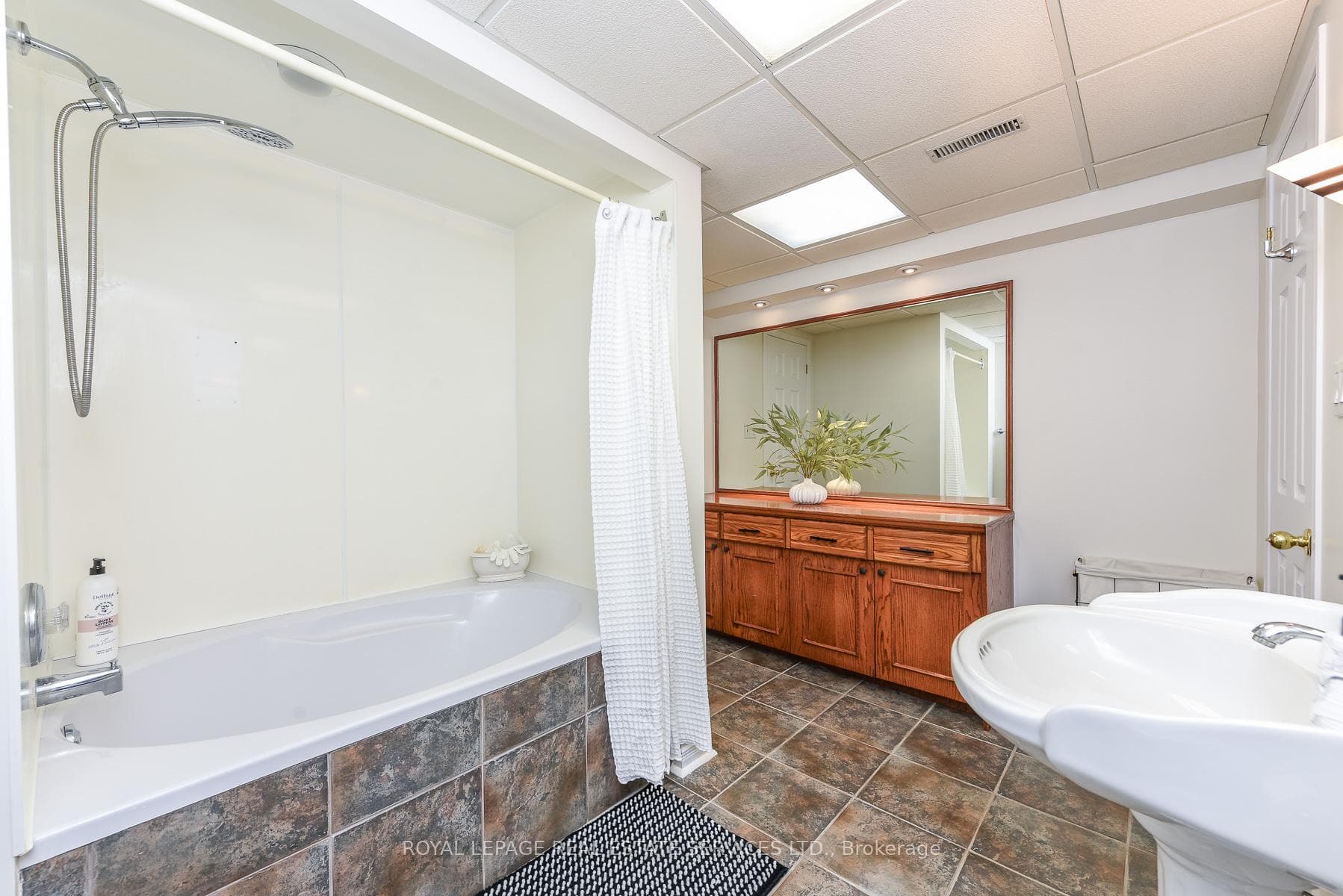 1338 Chalfield Drive photo 34