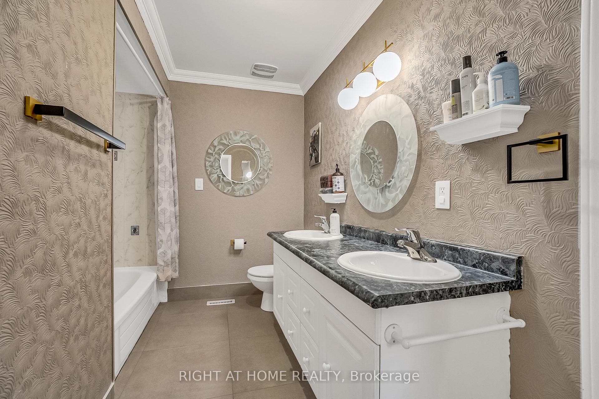 1205 Shagbark Crescent photo 33