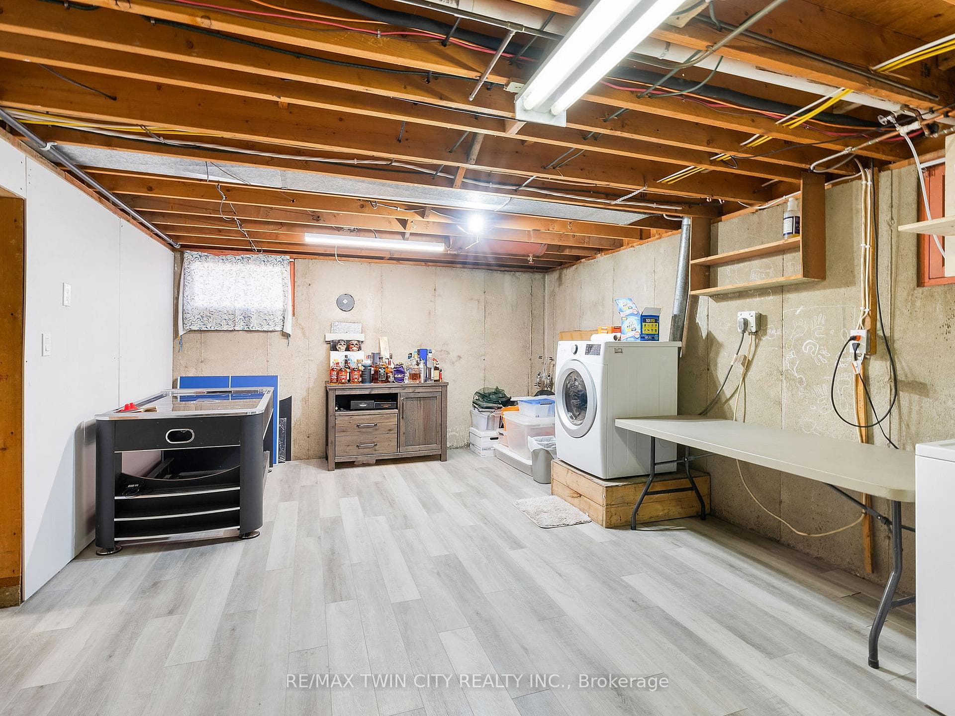 72 SOMERSET Road photo 25
