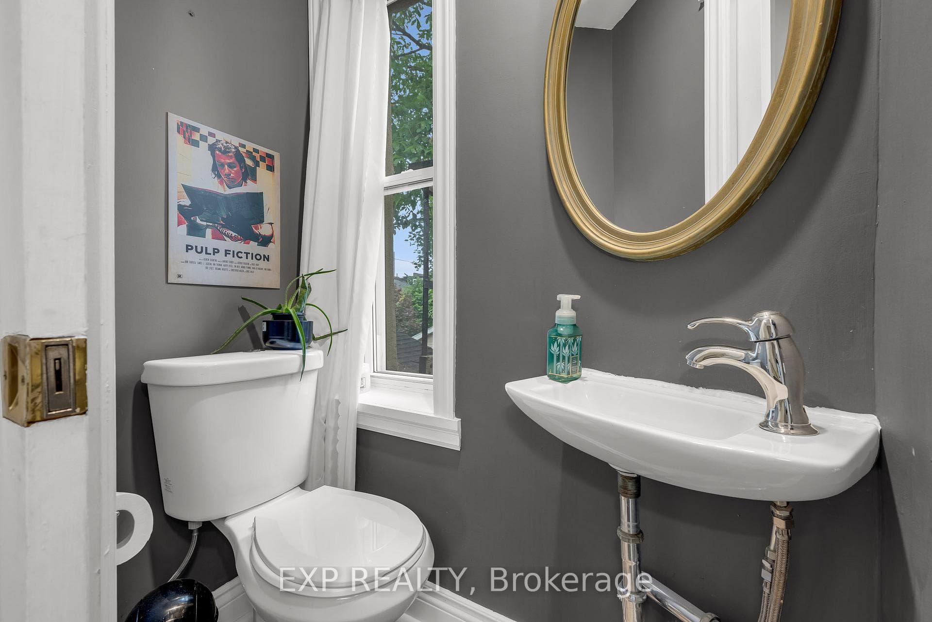 Upper 2pc Bath