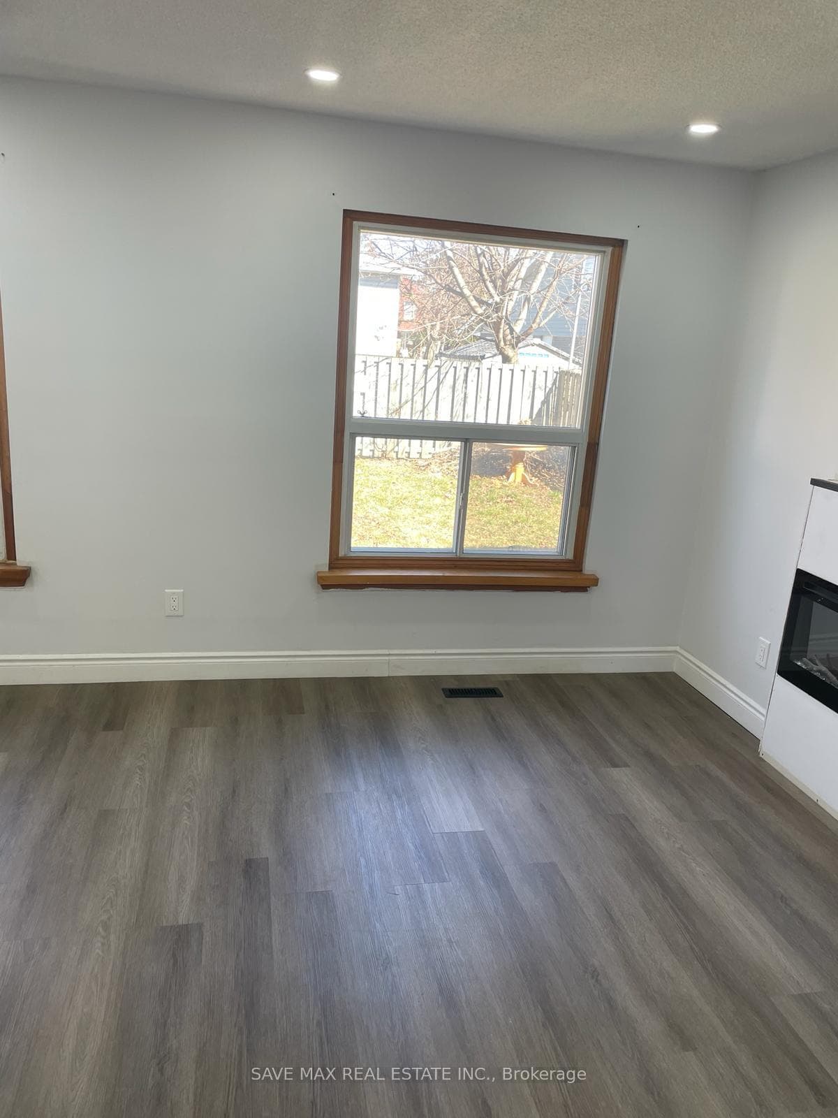 170 Hansen Road photo 5