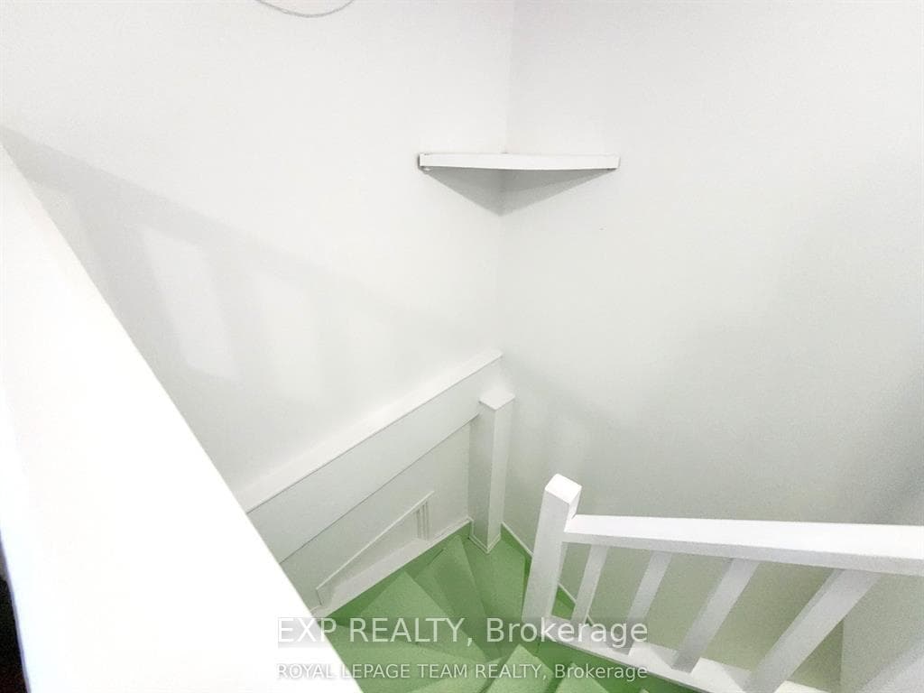 50 madawaska Street photo 4