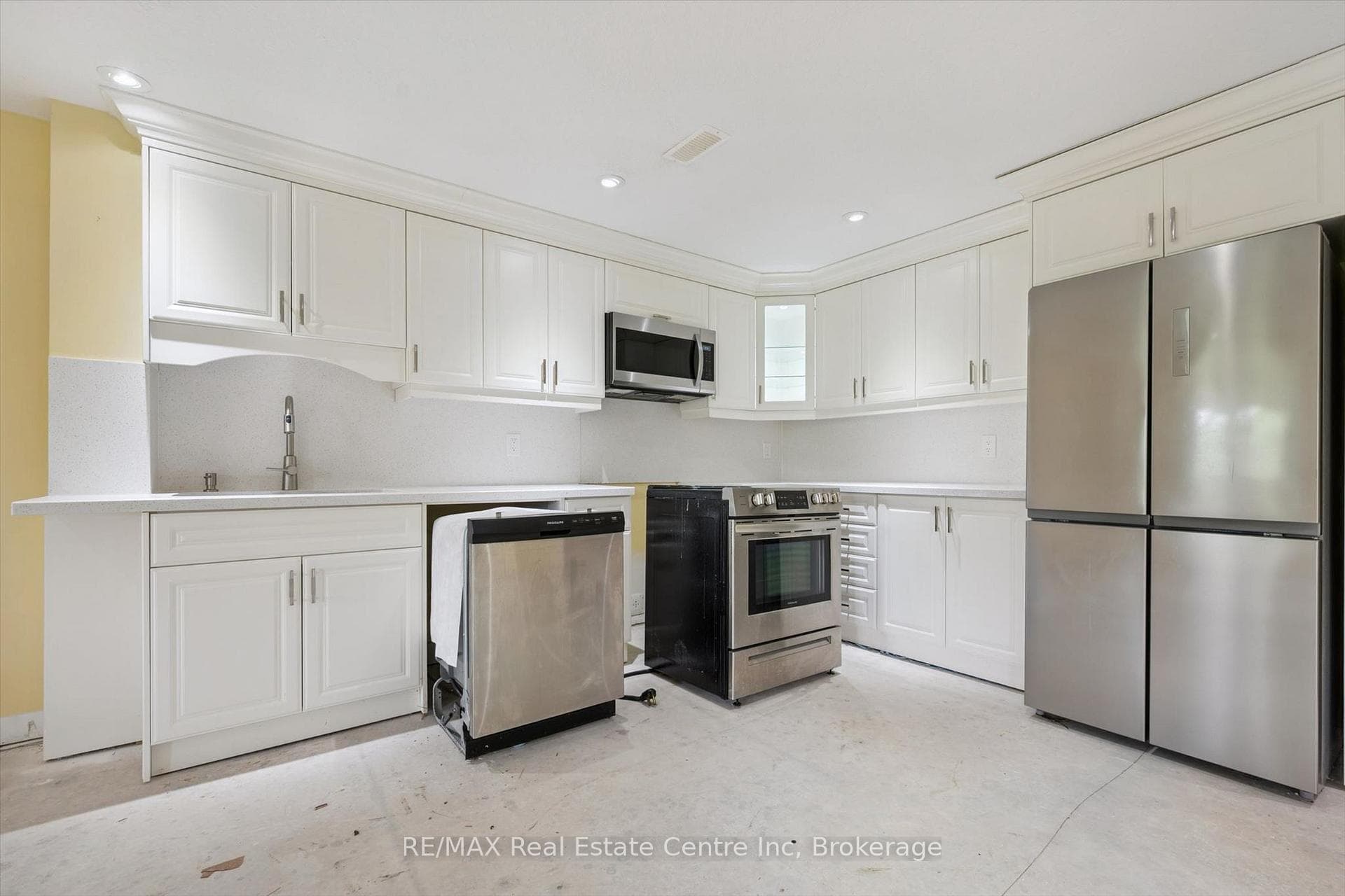 164 MacLennan Street photo 35