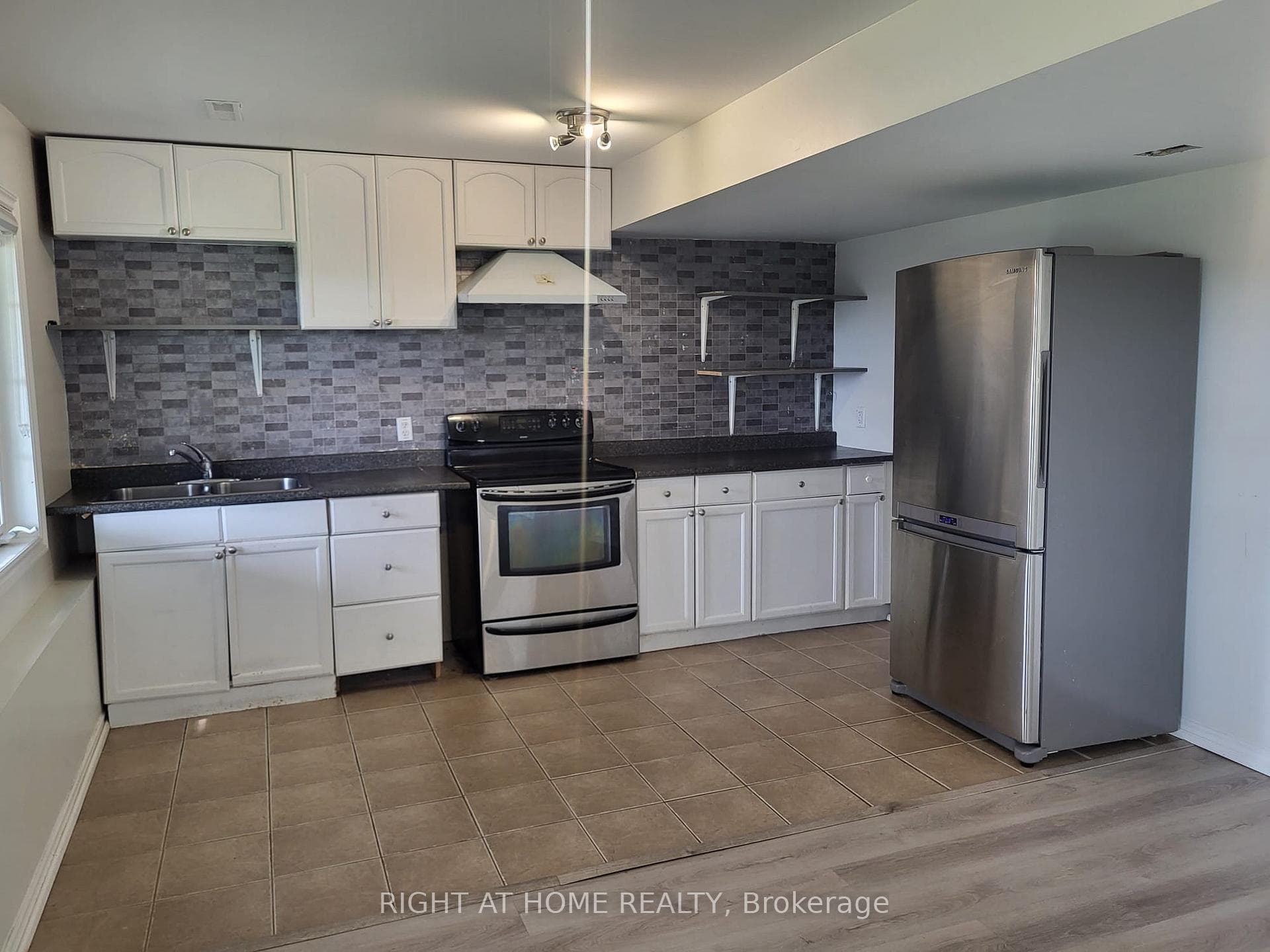 114 Succession Crescent Unit Bsmt photo 6