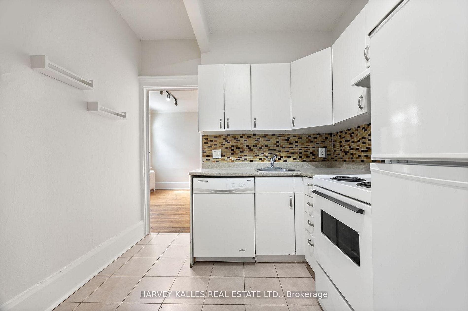 440 Avenue Road Unit 101 photo 11