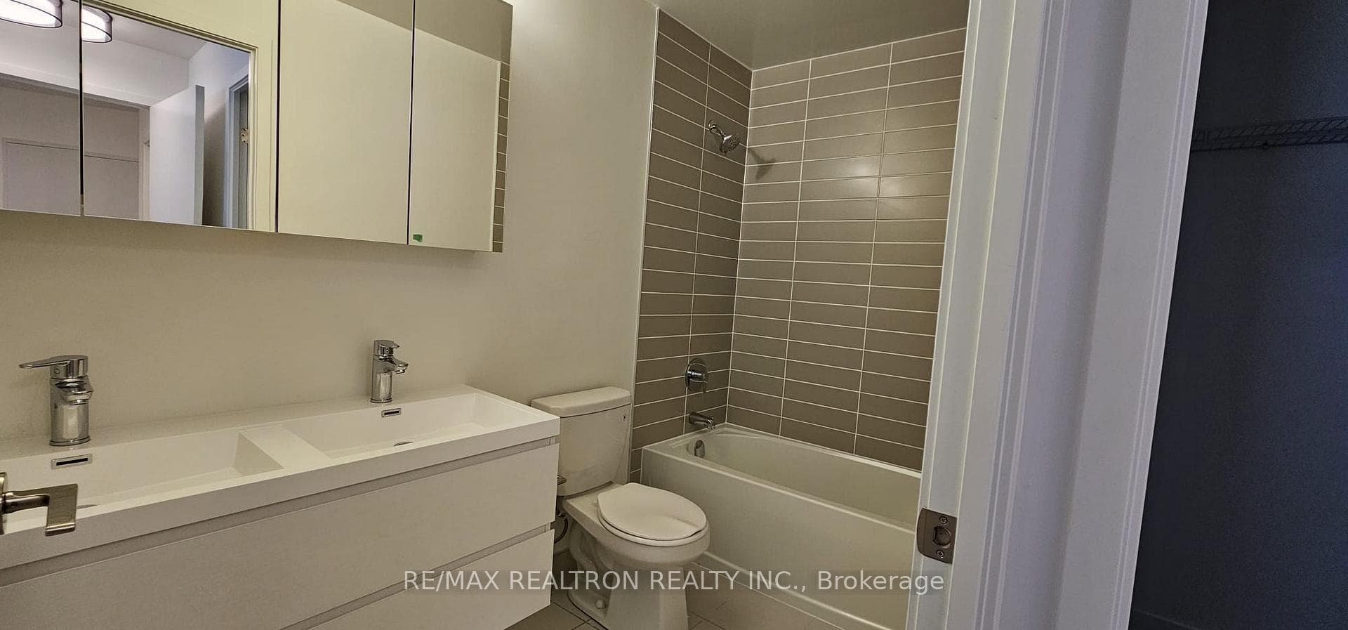 38 Simcoe Promenade Unit 306 photo 5
